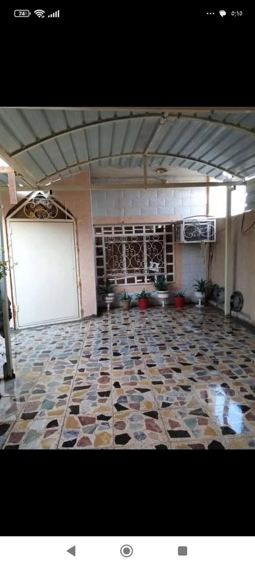 دار  للبيع في كربلاء - طريق الحر حي المجتبى مقابل المائده مول بفرع جامع وحسينية الغفار

للبيــع  المربع الاول دار طابق واحد ركن على  شارعين شارع ع حديقه  عرض الشارع 15 متر والشارع اللي مقابل الجيران عشر امتار عرضه بموقع مرتب ، مع توفر كافة الخدمات  (شوارع تبليط بالكامل).مدارس روضه مركز صحي يبعد عن الشارع العام مسافة امتار 

📌 مواصفات العقار:

 الملكية: طابو ملك صرف.

 المساحة: 200 متر مربع.

 الأبعاد: الواجهة 10 متر × النزال 20 متر.

 الموقع: ركن مميز (مفتوح على حديقة وعلى شارعين).

 سنة البناء: 2011.

🛋️ التصميم الداخلي والخارجي:

 غرف نوم وحده

 صالة  + استقبال

 مطبخ   مع صحيات داخليه

 كراج للسيارة + حديقة خارجية

📞 للاستفسار والتواصل مباشرة مع صاحب الدار:

زين: ***********

 اسيا: ***********
السعر يم صاحب الدار اني مندوب فقط انشر الخاص مااكدر ارد عليه محضور
