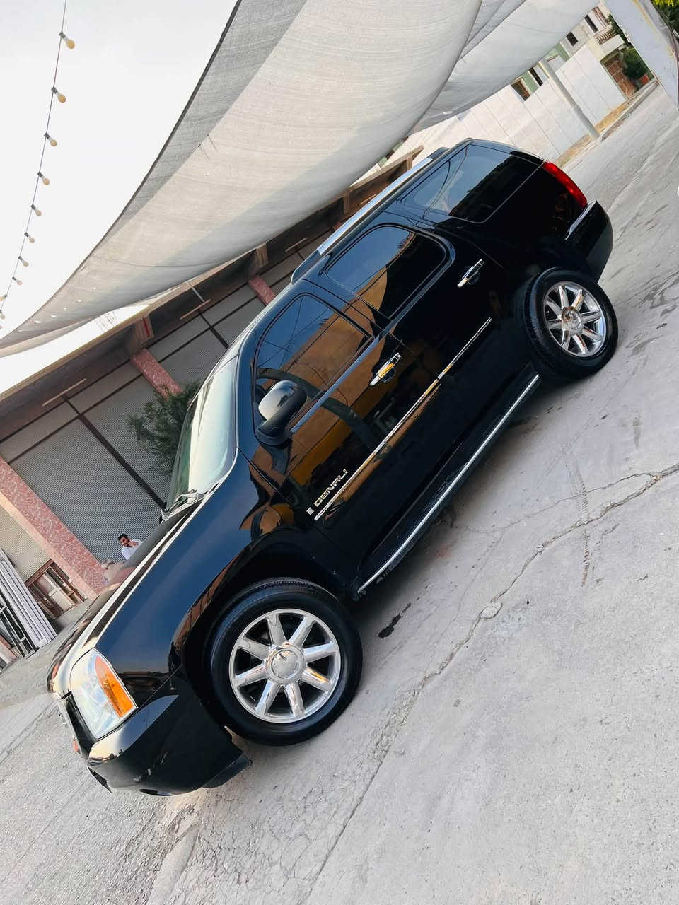 GMC yukon Denali
قةترة بوياخي اوروپاي نييية 

بي سارد و قوپاوي سةقفي وةك شوشة واية 

كودي هةية     ١٠٠ هةزار كيلومةتر روشتوة 

٤ تايةوو ويلي شةريكةي لةسةرة 

دةبل اكسلة 

تةقةو رةقةشي  نيية 

***********
