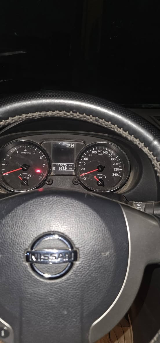 نیسان قاشقای مۆدێل ٢٠١٢ 
مواصفات SE بەسمەیە
سەیارەکە زۆر بێ عەیبە و پاک ماوەتەوە و تەنها ١١٤ هەزار کیلۆمەتر ڕۆیشتووە بێ بۆیاغە و هیچ کێشەیەکی نییە 
نرخی 132 و معامەلە
ژمارە تەلەفون *********** السليمانية, العراق
