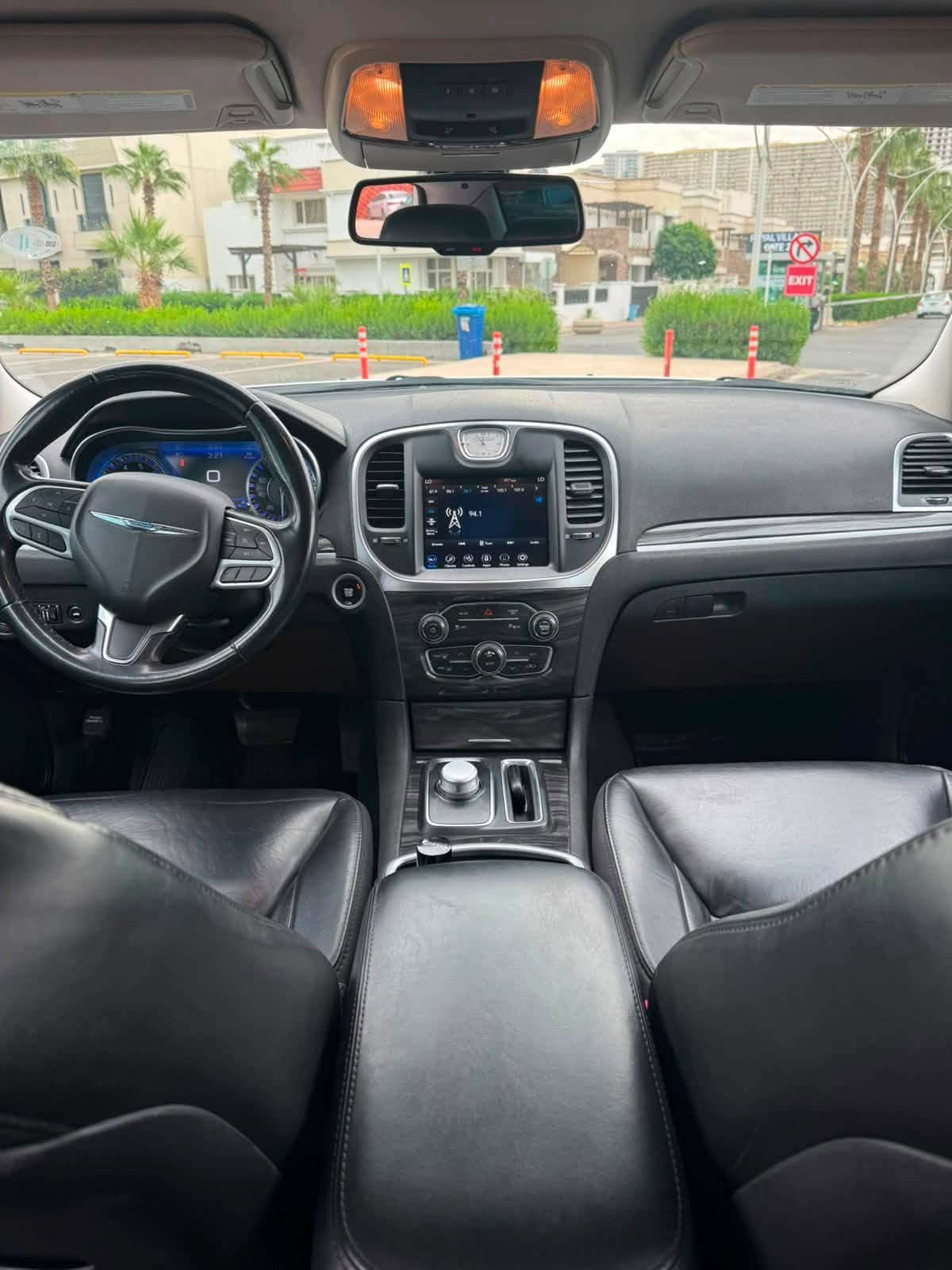 كرايسلر 300 • ٢٠٢١ • محرك V6 3.6