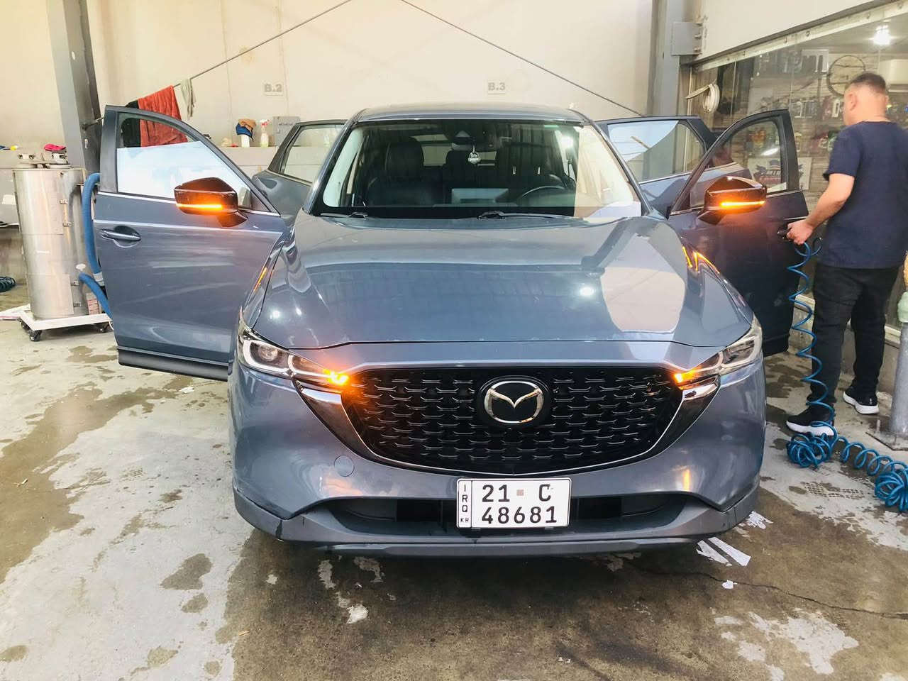 السلام علیکم 
مازدا CX5 مۆدێل ٢٠٢٢ بەس داتاشۆ نیە سنوق جەگ 25 هەزار مایڵ ڕۆیشتووە بێ بۆیاخ و بێ پارچە گۆڕاو هەموو ئەیرباگەکانی شەریکەیە حسابی کلین تایتڵی بۆ بکە نرخی ١٩٣ گەڵایە شوێن سلێمانی *********** السليمانية, العراق
