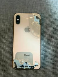 ايفون xs ذاكره 256 بطاريه 70 فقط شاشه اصليه  جهاز مكفول 07801221894