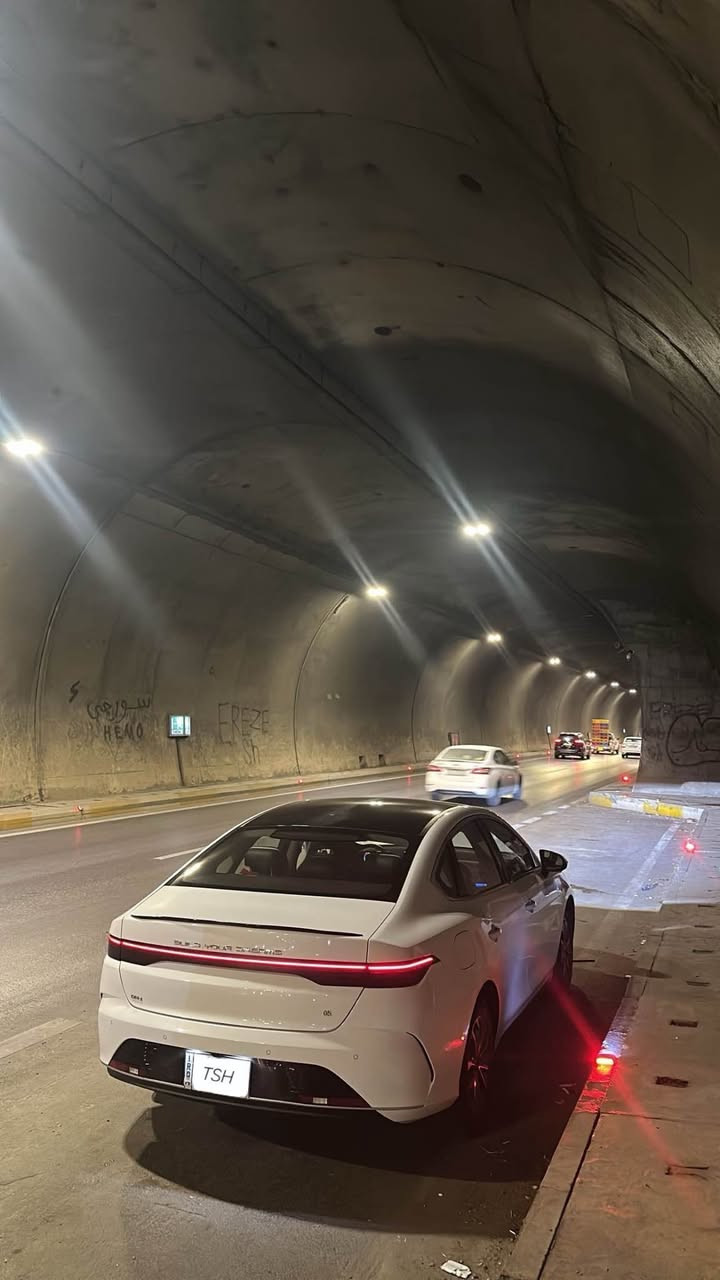 بسم الله الرحمن الرحيم 

BYD ( Destroyer 05 ) DM-i 2025 

سەیارەکە زۆر جوان و بێ موشکیلەیە ٣٠،٠٠٠ کم ڕۆیشتوە نیوەی بە بەنزین و نیوە ی بە شحن ، ملاحەزەکی لە بۆنیت و ملاحەزەکی لە چامڵغی پشتەوە ی لای سەکن هەیە 
ئەشیای خۆی کامل لەگەڵ ماوە 
شاشە گەورەیە و بە کارەبایی دەسوڕێ 
ئۆتۆ هۆڵد و برێک بەسمەیە
٥٥ کم بە یەك شەحن دەڕوا ت و ١١٢٥ کم بە یەک تانکی بەنزین 
کوشین سپۆڕتە و ناوی سپی و شینە 
سەیارەیەکی زۆر موریح و بە قوەتە و لە ئێستادا ئاگری 
بازاڕیە

١٤٢ وەرەقە و مەجالەکی برایانە
*********** أربيل, العراق
