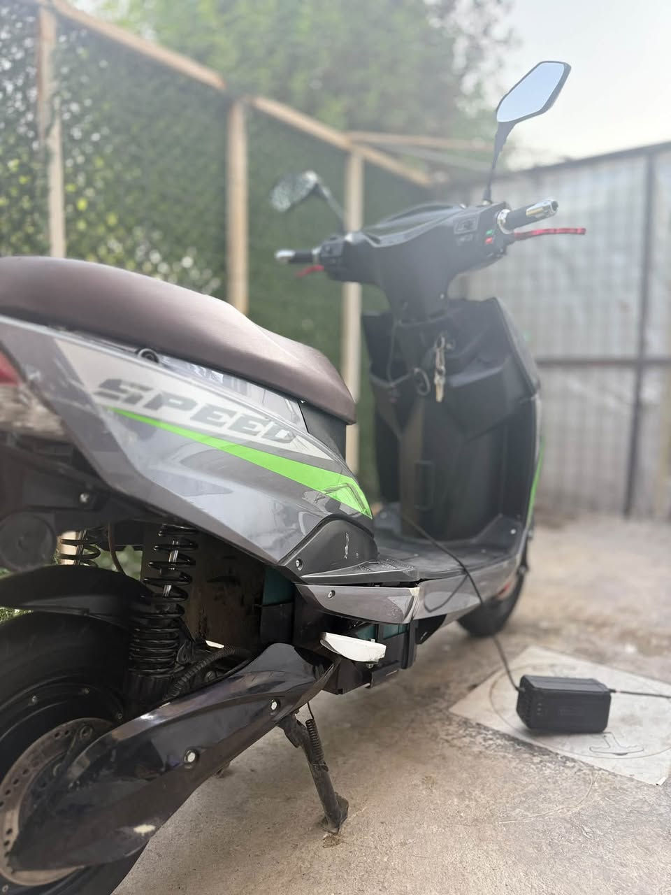 للبيع  
سكنس شحن 
6بطاريات/ملف 2000
مثبت سرعه
نظام P
3سرع سرعه حقيقي 70
نقص جاملغ خلفي 
وفج بريك خلفي
 السعر 425
***********
