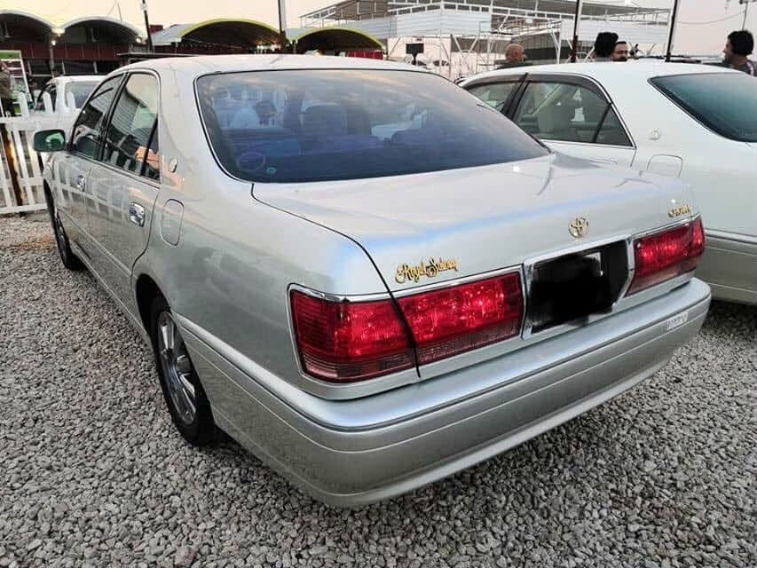 ملكة كارتون 2004كرستال اصل 
كصة جنطه متوم ارقام وسنويه طبق الاصل شرط مكينه وكير كفاله حداديه جديده تخم تاير جديد دكمتين ثلاجه ستيرن كهربائي كشنات كهربائيه تبريد ثلج لايت زنون 
سياره زيرو ومكفوله من الشخط 
29 وبيه مجال بصيط 
مكان الشطره ***********
