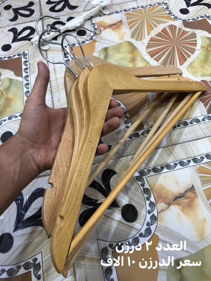مستخدمه • ٥٠ قطعة • ابيض واسود