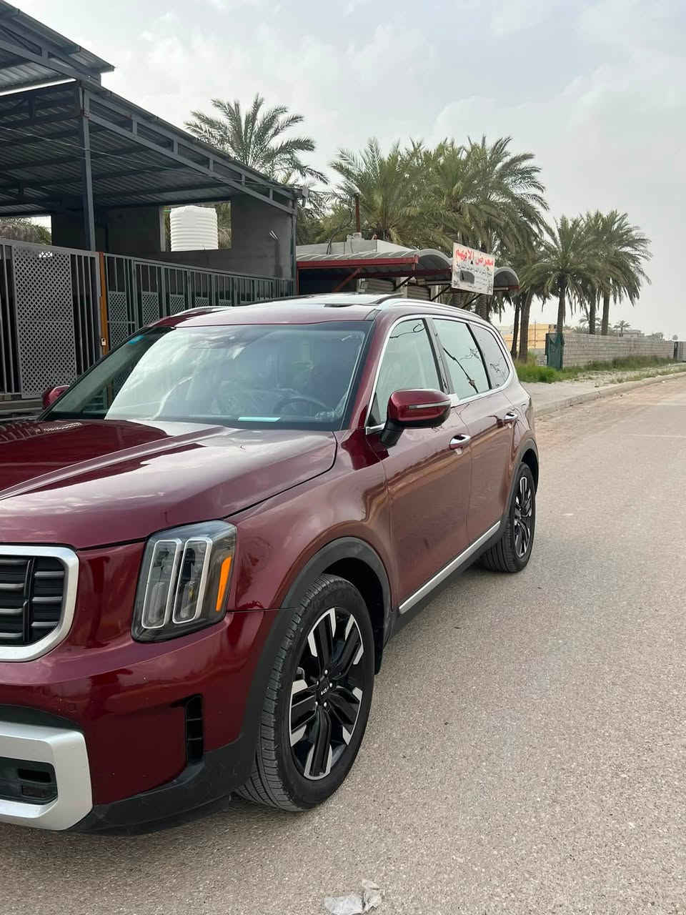 السلام عليكم سياره للبيع
Kia Telluride 2024 SX X-Line
AWD
مواصفات السيارة 
* محرك 3.8 لتر V6 GDI
* ناقل حركة أوتوماتيك 8 سرعات
* دفع رباعي AWD Active On-Demand
* نظام AWD Lock
* وضع قيادة Snow
* أوضاع القيادة: Comfort / Eco / Sport / Smart
* مرايا جانبية كهربائية قابلة للطي
* إشارات انعطاف مدمجة بالمرايا
* إضاءة خلفية LED
* مصابيح أمامية LED
* إضاءة نهارية LED
* ⁠سياره ماشيه 5000 بعده جديده
*  دبل فتحة سقف Power Sunroof
*شاشة عرض السرعه على جام الاماميه(HUD)
* مقاعد جلدية
* مقعد السائق كهربائي 8 حركات 
* المقاعد الأمامية تدفئة+ تبريد 
* ستائر خلفيه بلاديه 
* إضاءة داخلية LED
* مقود تدفئة
* مرآة داخلية كامره بلاديه
* شاشة السياره  12.3 إنش
* نظام Kia Connect
* Wi-Fi Hotspot
* Apple CarPlay
* Android Auto
* Bluetooth
* شاحن لاسلكي للهاتف
* منافذ USB-C متعددة
* حساسات أمامية
* حساسات خلفية
* ⁠رادرات امامية 
* ⁠رادرات خلفية
* ⁠كامره اماميه بلاديه
* Surround View Monitor – كاميرات 360°
* كاميرا خلفية
* ⁠توقف ذاتي للسيارة
* ⁠ضرر السياره تبديل جاملغ امامي جه السايق- كل قطع بلاديه مو تجاريه  مكينه كير كفاله سونر موجود (صبغ فقط جاملغ جه سايق وربع من بنيد) شراي يراسلني خاص 
* ⁠رجاء  رجاء  الموشراي لايعلق كلشي بل سوك موجود
.سعر 290 ورقه 
.رقم السياره بغداد حره بأسمي تحويل مباشر 
مكان سياره - ديالى -بعقوبة

*********** 📞
‭***********‬📞
