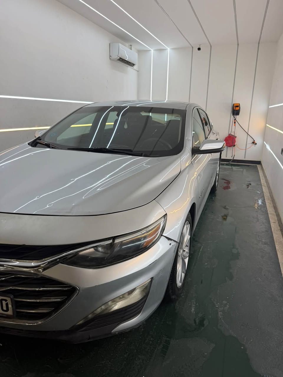 سلام عليكم
للبيع
ماليبو 2020
مواصفات LT المعروفة 
مكينة 1.5 Turbo
السيارة بحالة جداً نظيفة وايدي بيها وادامة كل ٦ اشهر  
مكينة وگير وراديتر كلهن بلادي ممفتوحات كفالة
فيول بمب جديد ، صدر بحالة ممتازة ، كهربائيات السيارة كلها سليمة

حادث السيارة جاملغ ايسر ، بالعراق بيها بارد بالجاملغ الايمن على گد شبر وهم موضح بالصور
سونار السيارة من المندلاوي جديد موجود بالصور
صور الحادث من جعفر ابو الشواصي جديد موجود بالصور
تقرير السيارة من امريكا موجود عندي للي يريده

السيارة ماشية 156 الف كيلو
مشي امريكا 90 الف كيلو

السيارة رقم اربيل سنوية بأسمي
مكاني بغداد شرط التحويل

السعر 115 ورقة

التفاصيل كلها موجودة بالصور ، الشراي يتصل على الرقم
***********
متواجد واتس اب

حياكم الله
