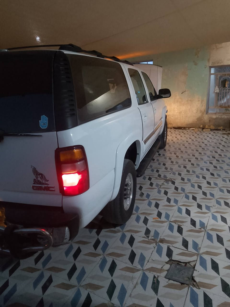 جمسي 2000رقم بغدادخصوصي دولي بسمي محرك 8100كيرمحرك اكسل حداديه تايرات تخم برجستون تبريدكله جديددواخل سياره جديده كهربائيات كله توب ترايه من البصره لطريبيل سعر140وبيه مجال لل استفسار***********
