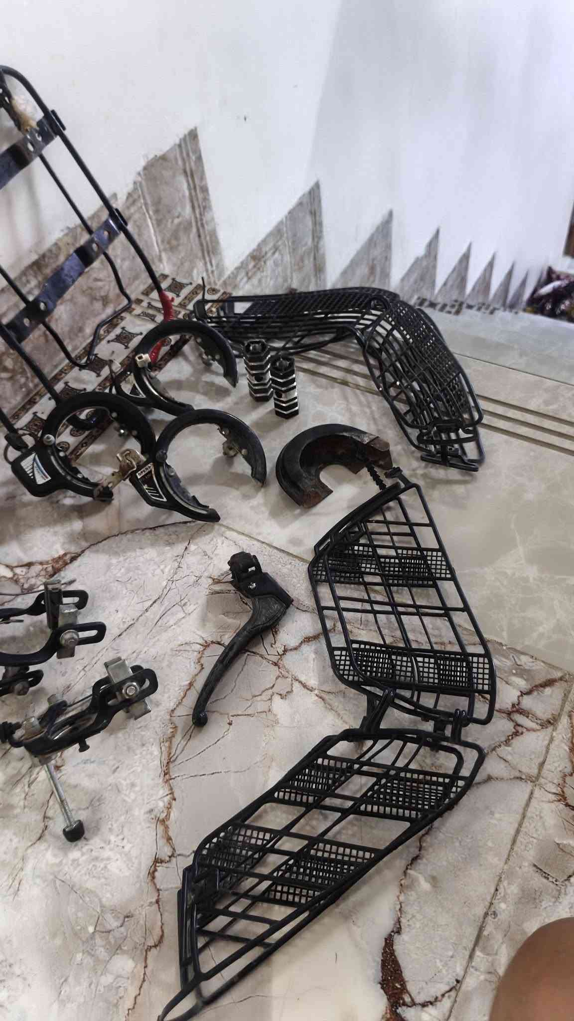 غراض باسكل للبيع كله بلادي وحاويه عدد 3ابريك كدام كشن بلادي ماشه حجم 26بلادي  قلاف كشن قفاله عدد 3كله حاويه سعر خاص ***********
