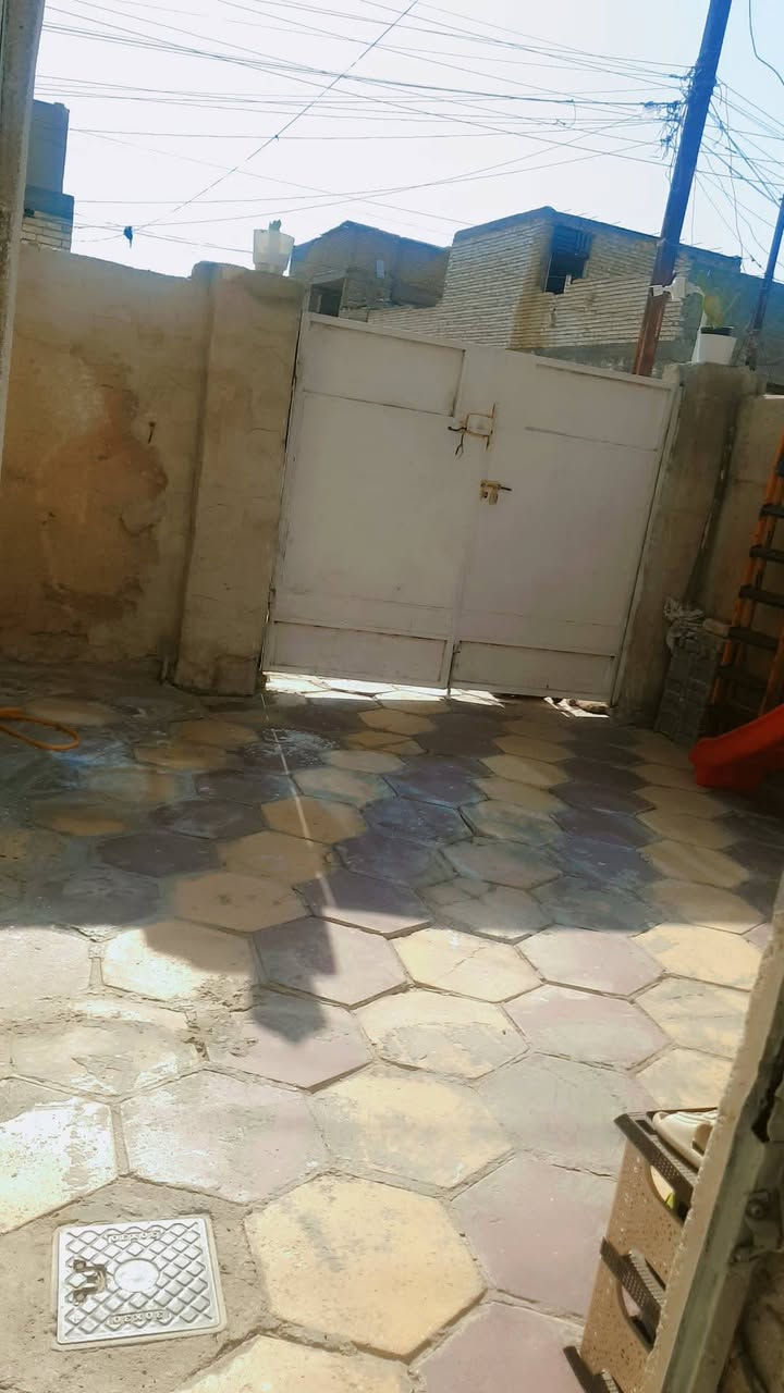 🏠 بيت للبيع في الحسينية (منطقة مسقط) 🏠
​فرصة ممتازة للراغبين بالسكن!طابو صرف بأسمي
​📍 الموقع: الحسينية - منطقة مسقط (بالأخير)
📐 المساحة: 100 متر مربع
🧱 نوع البناء: بلوك
​مواصفات البيت:
​🛌 غرفة نوم
​🛋️ استقبال
​📺 هول واسع
​🚿 خدمات كاملة
​💰 السعر المطلوب: 41 مليون دينار (وبي مجال للشراي الجاد)
​📞 للاستفسار والتواصل: [***********]
