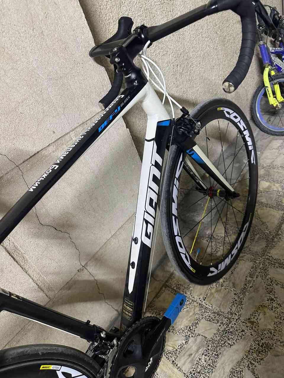GIANT DEFY ALUXX 2018 🇹🇼
•
•

دراجة الطريق (Road bike) ماركة جاينت للبيع فقط
معدن الدراجة المنيوم الماشة و مدة السرج كاربون فايبر
(البلادي من الوكالة) 

نسبة النضافه 99‎%‎
ابعاد الفريم : الحجم 28 / القياس 54 ML
وزن الدراجة بالكامل : 8 كلغم

مجموعة الدراجة Shimano 105 R-7000 
مطابق بدون اي اختلاف جديد مشدود اصلي استيراد واصلني Made in Japan

عدد التروس : 2 / 11
الكرنك 50 - 34 T
الدشلي 11 - 30 T

المقود (الستيرن) كاربون فايبر ماركة S-WORKS
وياله كوزمك جديد شاده 6 بنط طرب حقيقي صوت جداً عالي 

اطارات الدراجة كونتينتال  25/c700
الدراجة صلوات على النبي عروس عبالك توها طالعة من الوكاله و مجهزة على اخر حباية

السعر المطلوب: مليون و الشراي الجاد يدلل
العنوان: بغداد / الشعب / سوق شلال / قرب مركز شرطة شارع عدن
للاستفسار: ***********
