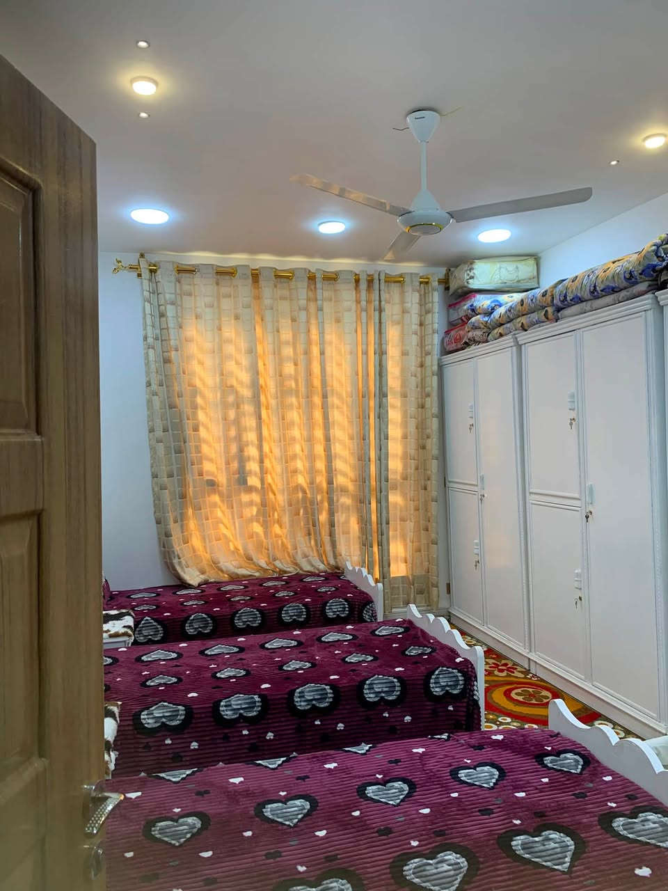 قطعة ارض 985 متر طابو زراعي الجنس بستان حولي الخصيمة / جهة البستان مقابل عرصات حيدر الحاج هندي تحتوي على دار مساحة البناء 270 متر بناء درجة اولى 
التفاصيل //
استقبال 7.5 متر *3.5متر 
هول 6*3.5
مطبخ 7.5 *3.5
صالة 11*4.5 
3 غرف نوم 5*3.5 
الطابق الثاني 
صالة 11*4.5 متر 
كراج صب كونكريت 
طارمة سيراميك 
السعر 225 مليون
***********
