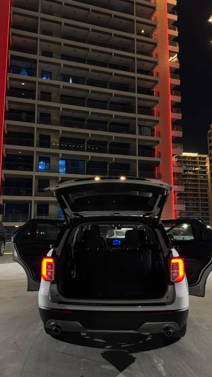 فورد اكسبلورر. |   2023 Explorer 
لمتد Limited 
فول عدا الفتحة
المواصفات العامة:
- اوتو هولد
- ⁠تحديد مسار
- ⁠تدفئة تبريد كشنات
- ⁠تدفئة كشنات الصف الثاني
- ⁠محرك 4 سلندر تون توربو 
- ⁠ نظام الكاميرات المحيطية بزاوية 360 درجة.
- ⁠مثبت السرعة التكيفي (Adaptive Cruise Control) مع ميزة التوقف والانطلاق وتحديد منتصف المسار.
- ⁠نظام التحذير من الاصطدام الأمامي مع مكابح الطوارئ التلقائية (AEB) ورصد المشاة.
- ⁠نظام مراقبة النقاط العمياء (BLIS) والتحذير من حركة المرور المتقاطعة عند الرجوع للخلف.
- ⁠ حساسات ركن أمامية وخلفية.
- ⁠كار بلي
- ⁠كشنات vip
- ⁠ الإضاءة: مصابيح أمامية وخلفية ومصابيح ضباب تعمل بتقنية LED بالكامل.
- المرايا الجانبية: قابلة للطي كهربائياً، مدفأة، وتحتوي على إشارات انعطاف وإضاءة ترحيبية.
• صندوق كهرباء
• ⁠التكييف: أوتوماتيكي ثلاثي المناطق (تحكم منفصل للسائق، الراكب الأمامي، والمقاعد الخلفية).
• ⁠ميزات إضافية: شاحن لاسلكي للهواتف الذكية، إضاءة داخلية محيطية خافتة (Ambient Lighting)، وستائر يدوية للنوافذ الخلفية.
بالأضافه الى مواصفات اكثر معروفه

الحادث جاملغ امامي وحافه البنيد فقط ..
🔴ضمان سلامه المحرك والكير
ايرباك مرجع سستم
حالة السياره ممتازة شرط الفحص 
مكان السيارة بغداد
📍 رقم بغداد 
بأسمي تحويل مباشر
سعر 255 وبيها مجال
للإستفسار اكثر 
التواصل مع الرقم التالي 
 *********** واتساب.
