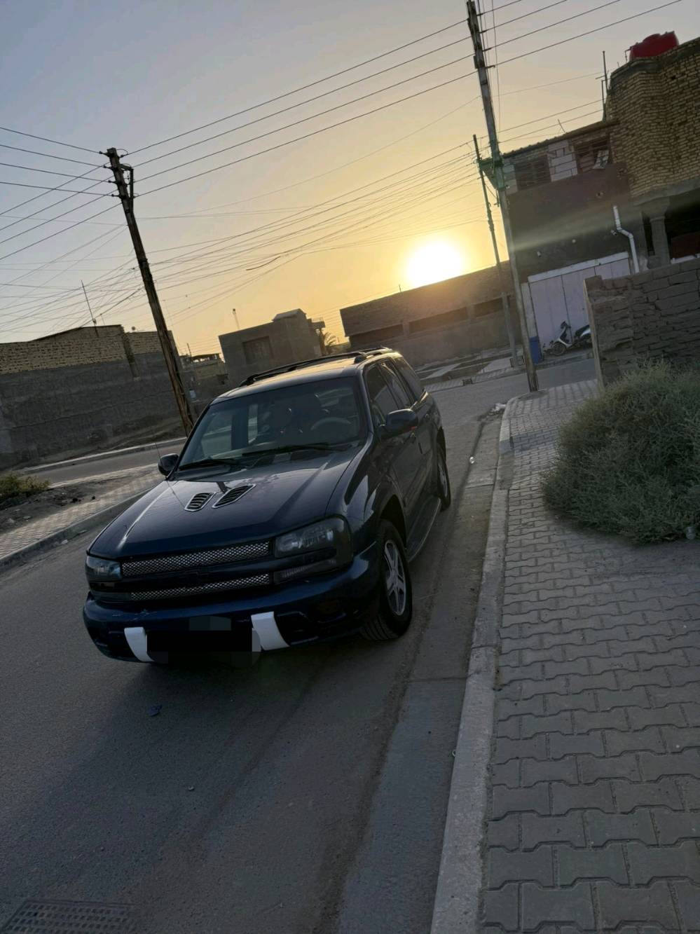 سيارة بلايزر LTZ اعلى فئة بالبلايزر موديل 2002 السيارة كلين تايتل مكفولة كفالة عامة عدا طخة بسيطة بالباب الخلف شخط 
كهربائيات كله شغالة السيارة على وضع الشركة كلشي بيها بلاد مانقصها شي بس التبريد وكف وماعرف شنو السبب لان ما اريد اخذها لمصلح