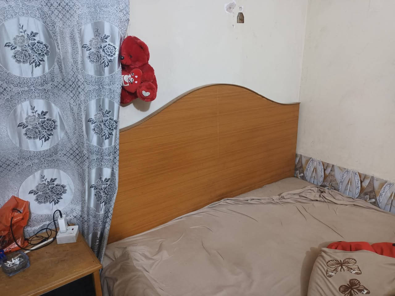 غرفه نوم تفصال عراقي نضيفه جدا السعر ٥٠٠ نقص فقط جامه مال ميز اتواليت ***********
