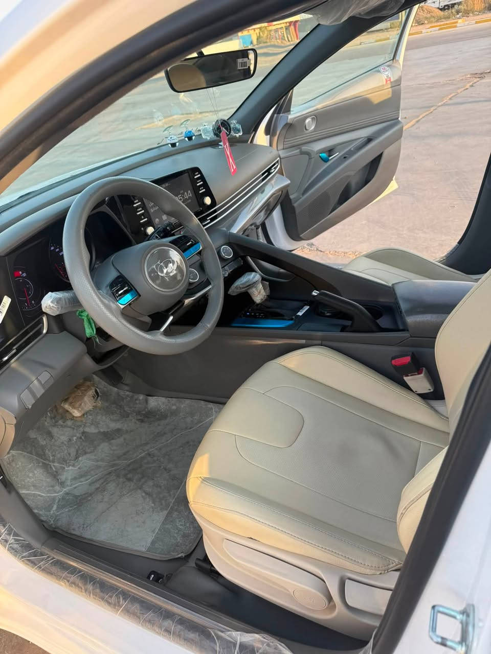 🚘 للبيع النترا 2021 خليجي 🚘
🔹 اللون: أبيض
مكفوله
🔹 المحرك: 2000cc
🔹 وارد خليجي
🔹 كير AT المرغوب
🔹 الممشى: 88ألف
✨ فول مواصفات: 
✔️ فتحة سقف 2 طكه
✔️ بصمة وتشغيل عن بعد
✔️ حساسات أمامية وخلفية
✔️ نظام ترحيب
✔️ مرايا شفط
✔️ شاشة أصلية تدعم Apple CarPlay و Android Auto
✔️ 3 وضعيات قيادة (Eco / Normal / Sport)
✔️ نظام ABS
✔️ تبريد ثلج
📌 الدهن كله أصلي
📌 باتري جديد
📌 
  مكفولة محرك وگير
رقم أربيل باسمي
سعر ١٦٥ وبيهه مجال
سونار داخ المنشور
عنوان واسط الصويره 
لاستفسار ***********
