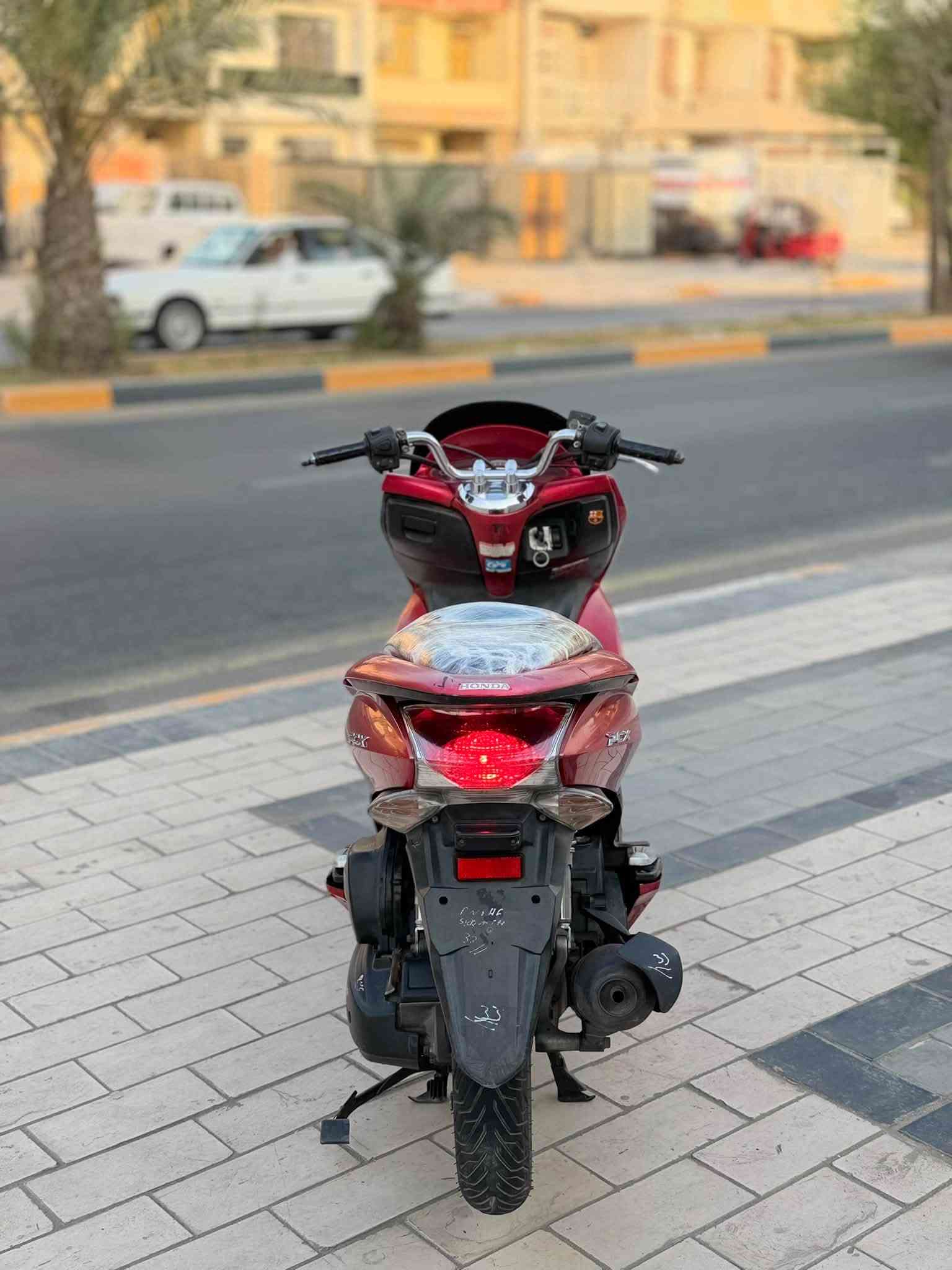 سلام عليكم اللبيع دراجه pcx جيل لأول ياباني الأصلي نوزل خطين ستان كهربائي  حساس ازدحام شلعه معدل خير من الله دراجه مال رمبه  حجم المكينه 125    كهربائيات كله شغال دراجه مكفوله كفاله عامه   أي نقص مابيه الدراجه جديده السعر مليون 300 وبيه مجال المكان بغداد الدوره الرقم ***********
