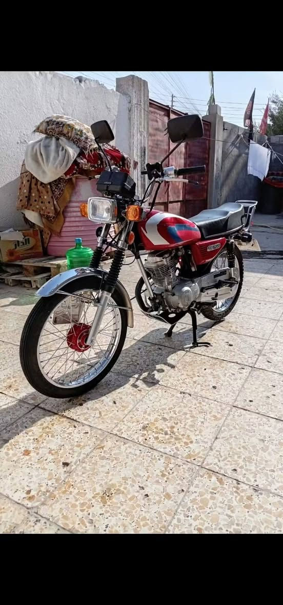 سلام عليكم طافيه معراف شبيه 300وبيه مجال *********** وشراي ديلل
