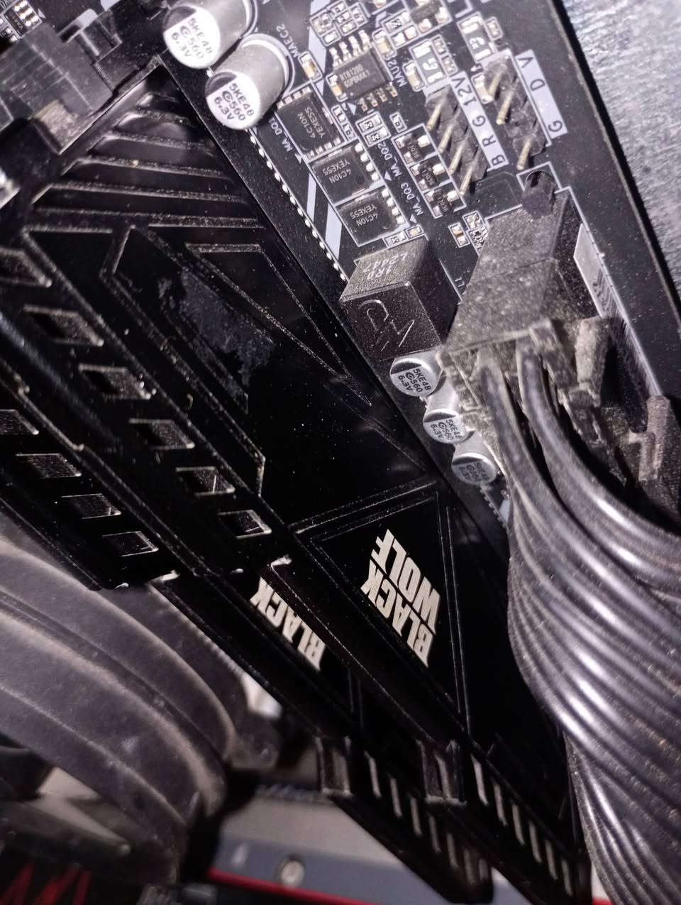 السلام عليكم
عندي كومبو مستخدم
 msi tomahawk b450 max
و معالج amd rayzen 2600x 
و رامات .  16 2x8   سرعة 3200
كل بسعر 250 و توصيل
ملاحظة الغراض كلها شغالة بس مستخدمة
موجود للتواصل ***********
