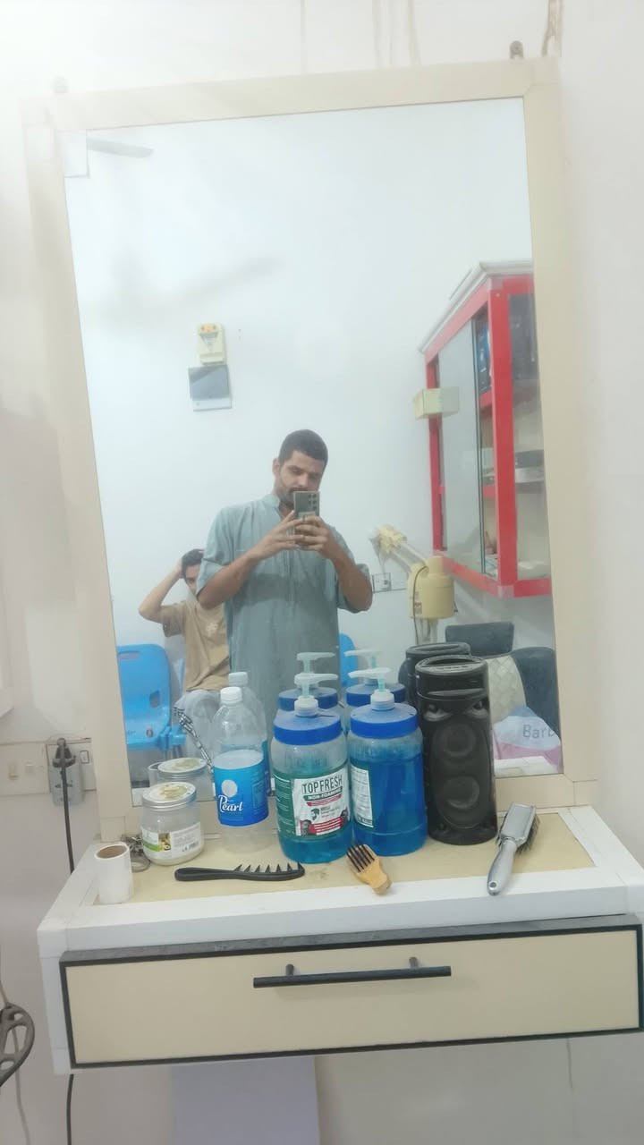 السلام عليكم كراسي حلاقه عدد2 مع مرايه وجرار 2
الاستفسار ‏‪***********‬‏
او وتساب
