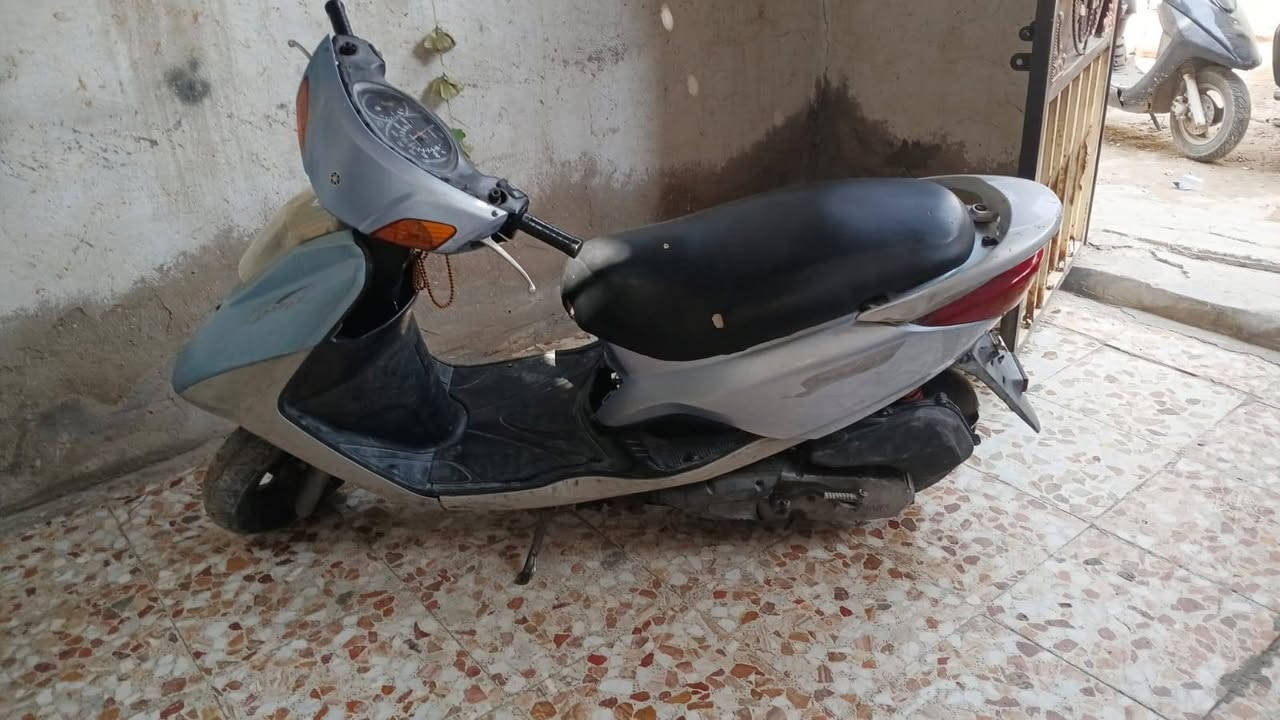 دراجة بريز شغلة وكفر بلادي نقص بس باتري بغداد مدينة الصدر ***********

