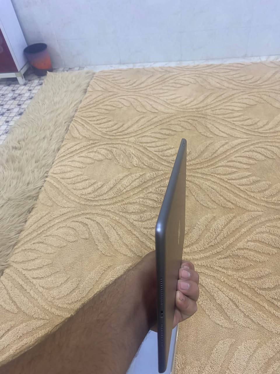 السلام عليكم شباب عندي ايباد 9جهاز حيل نضيف يعني فول نضافه ذاكرته جهاز 256جهاز بطاريته92يعني انسه شي اسمه شحن وجهاز لا مفتوح ولا طاب تصليح  سبب بيع عندي شغل ماجاي استعمله بعده جديد وين مايعجبك افحص ويه جهاز بس شاحنه مالته ويه قلم 🖊️ ويه حافضه +حافضه ثانيه يعني جهاز وين مادور مالتكه هيجي نضافه وهيجي ذاكره سعرهه 360قفل مكاني البصره القبله حي الشهداء رقمي (***********)

نص مكتوب في الصور:
- مساحة تخزين iPad المستخدم: 55.91 غ.ب. من 256 غ.ب. 200.09 غ.ب. التطبيقات الصور iPadOS بيانات النظام توصيات تحسين الصور تمكين يتم تخزين الصور والفيديوهات ذات الدقة الكاملة في iCloud وسيستخدم الـ iPad إصدارات أصغر حجما. الحجم 19.05 غ.ب. PUBG MOBILE آخر استخدام: 31/08/2026 3.48 غ.ب. eFootballTM آخر استخدام: 27/08/2026 3.2 غ.ب. الصور آخر استخدام: 31/08/2026 2.5 غ.ب. YouTube آخر استخدام: 01/09/2026 2.28 غ.ب. Clash of Clans 1.49 غ.ب. TikTok آخر استخدام: 29/08/2026 722.6 م.ب. Gmail 622.1 م.ب. Instagram آخر استخدام: 29/08/2026 بحث علاوي AK حساب Apple و iCloud والمزيد اقتراحات حساب Apple إنهاء إعداد iPad نمط الطيران Wi-Fi Bluetooth البطارية VPN عام تسهيلات الاستخدام البحث الشاشة الرئيسية ومكتبة التطبيقات الكاميرا تعدد المهام والإيماءات خلفية الشاشة 2:14 م السبت 3 أكتوبر 89%
