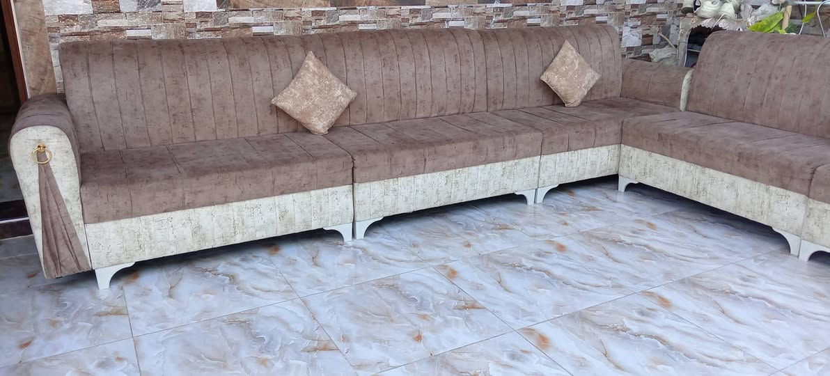 ديوان للبيع مستعجل سعره مناسب جداً للتواصل الرقم بي واتساب ***********
