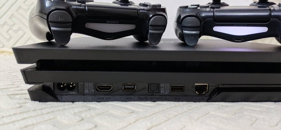 السلام عليكم بلي فور برو اقوى نسخة يدعم 4k وياه حساب امريكي+ مكتبة العاب مجانية الجهاز مع 2 جوستكات اصلي وكالة كامل ملحقاتة هارد 500 نص تيرا قطعة جديده كلش لوك ستيكر مداخل لا تصليح ولا تنظيف تفحص بالبيت وتقتنع يله تاخذه موجود توصيل الي يريد
السعر 325   ***********
