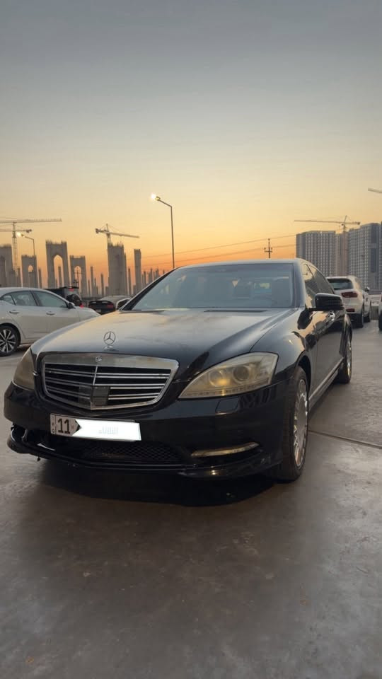السلام عليكم مارسيدس2006 
ماشيه 140 الف 
8سلندر
تخم تايرات صدر امامي خلفي  دسكات تبريد  كله جديد 
بيها فقط ملاحظات بسيطه
رقم مميز 
السعر 175
***********

