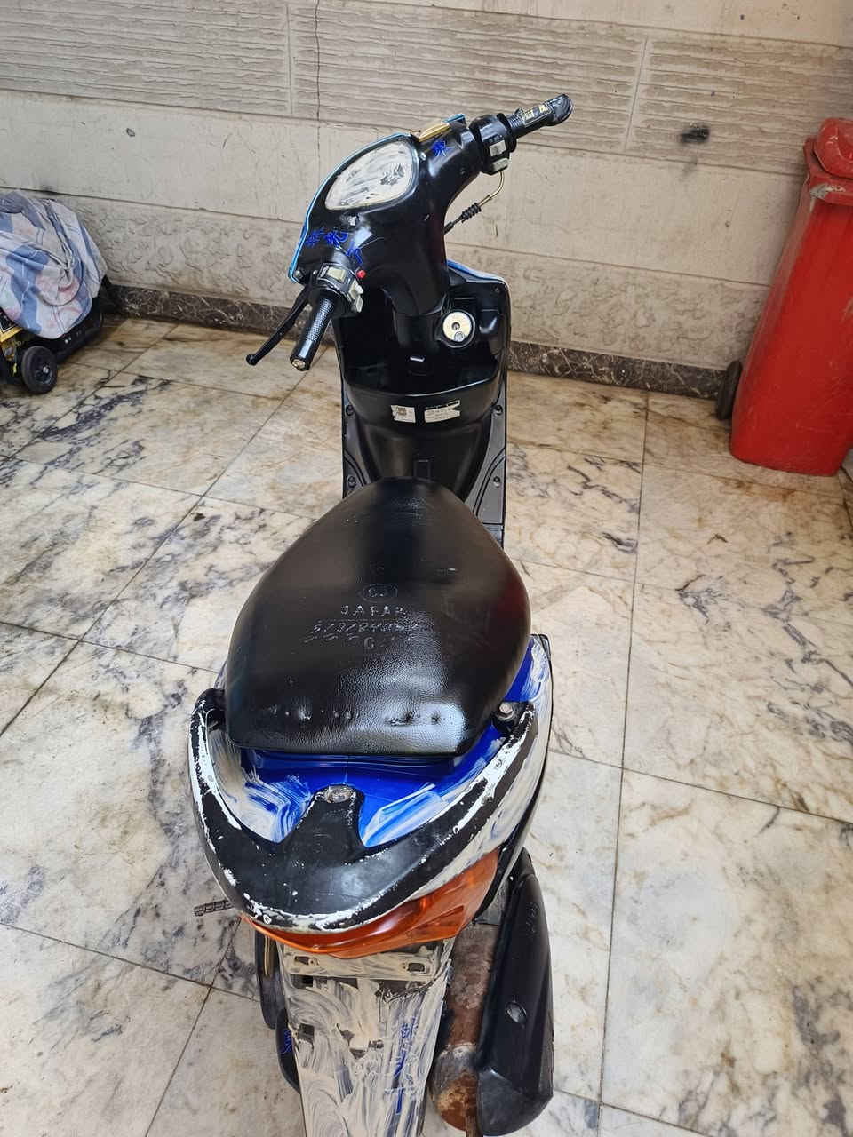 دراجه ماكس عدله للبيع مكينه مبدل بيها بس ولفات كهربائيات شغاله لايت اسطب خلفي شغال اشاير رباعي دراجه جاهزه من كلشي سعر 550وبيها مجال بسيط مو شراي لاتعبني. رقمي ***********
