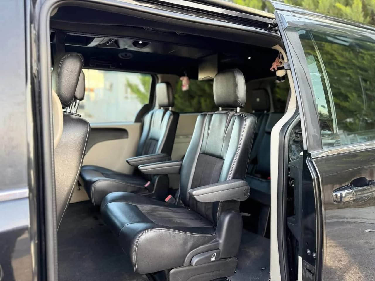 دوج كراند كارافان الجديد 2019
مواصفات  Vip الفئة Dodge Sxt

محرك 6 سلندر حجم 3600 vvt
دبل سويج تشغيل عن بعد
تبريد مركزي 3 قطع 
شاشة حجم كبير و كاميرة دوارة بلوتوث aux 
ابواب كهيربايي مع صندوق جةك
فتح الابواب عن طريق الكونترول و غلق الابواب 
تحكم ستيرين فول 
دبل كير اوتو و عادي 
كشنات جلد  وكشن السايق كهربايي و مساج
شاشات DVDبالقمارة
مرايات  الجوانب هيتر  

ماشي 180 الف مايل فقط 
7 راكب 
للسعر علق برقم ٢ ياتيك مباشر
السيارة كفالة بدون قطرة صبغ   
سيارة بيها سيستم غاز
رقم التواصل : ***********

العنوان دهوك

