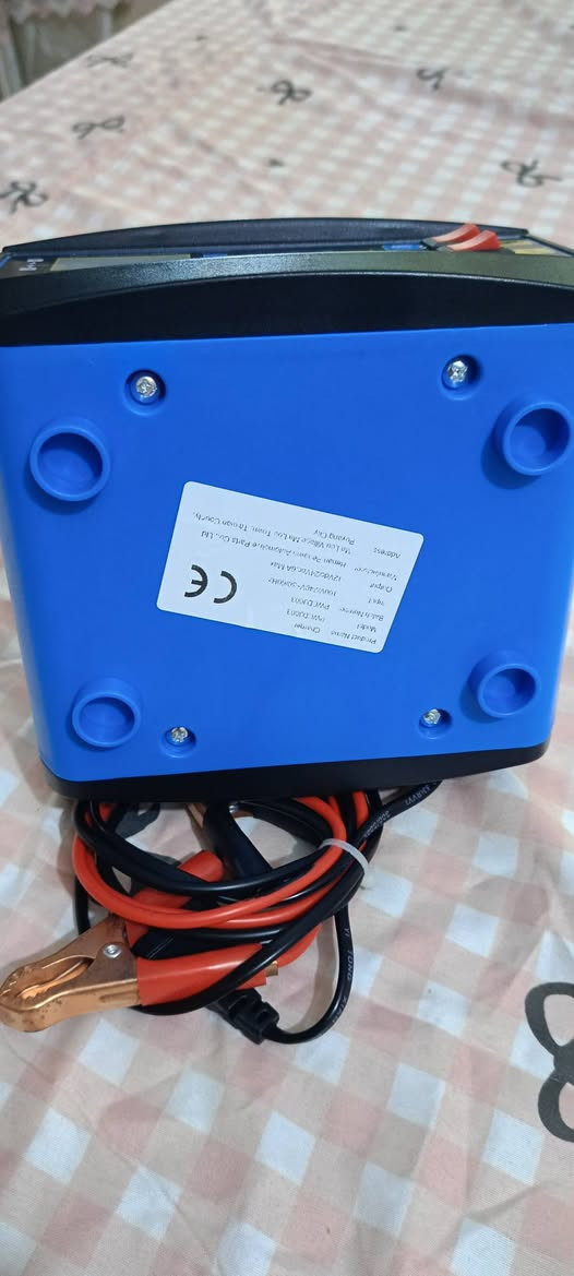 للبيع : 
** شاحن ومصلح بطاريات ذكي **
  (Intelligent Pulse Charger) بقدرة 6 أمبير، يعمل أوتوماتيكياً مع نظام حماية كامل 

المواصفات:
الجهد: يدعم بطاريات 12V و 24V (يتعرف عليها أوتوماتيكياً).

الاستخدام: للسيارات، الشاحنات، والدراجات النارية.

خاصية الإنعاش (Pulse Repair): وضع إصلاح بالنبضات لتنشيط البطاريات الضعيفة.

شاشة رقمية: لعرض الفولتية (V) وتيار الشحن (A).

أمان كامل: حماية من عكس الأقطاب والشحن الزائد، مع فصل تلقائي عند الامتلاء.

الحالة: جديد غير مستعمل. السعر: 35,000 دينار عراقي.
العنوان:  حلة.. الوردية خارج
هاتف:  ***********
           ***********
