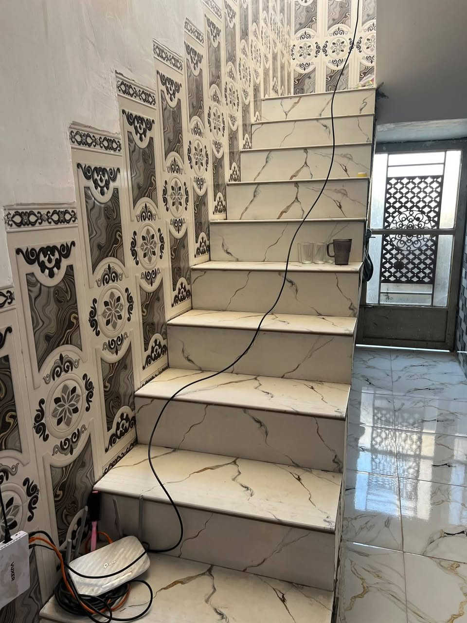 السلام عليكم بيت مشتمل للبيع قرب مجمع الرحاب شارع ١٠ طابو زراعي غرفه وصاله ومطبخ ديوانيه مناور طابق واحد الديوانيه والطرمه بعده مامسرمكه المود موجوده المساحه ١٢٥م وجه ٦ اوربع نزال ٢٠م السعر ٤٢ بيه مجال للشراي يرهم مراوس في منطقه الشايع للاستفسار ***********
