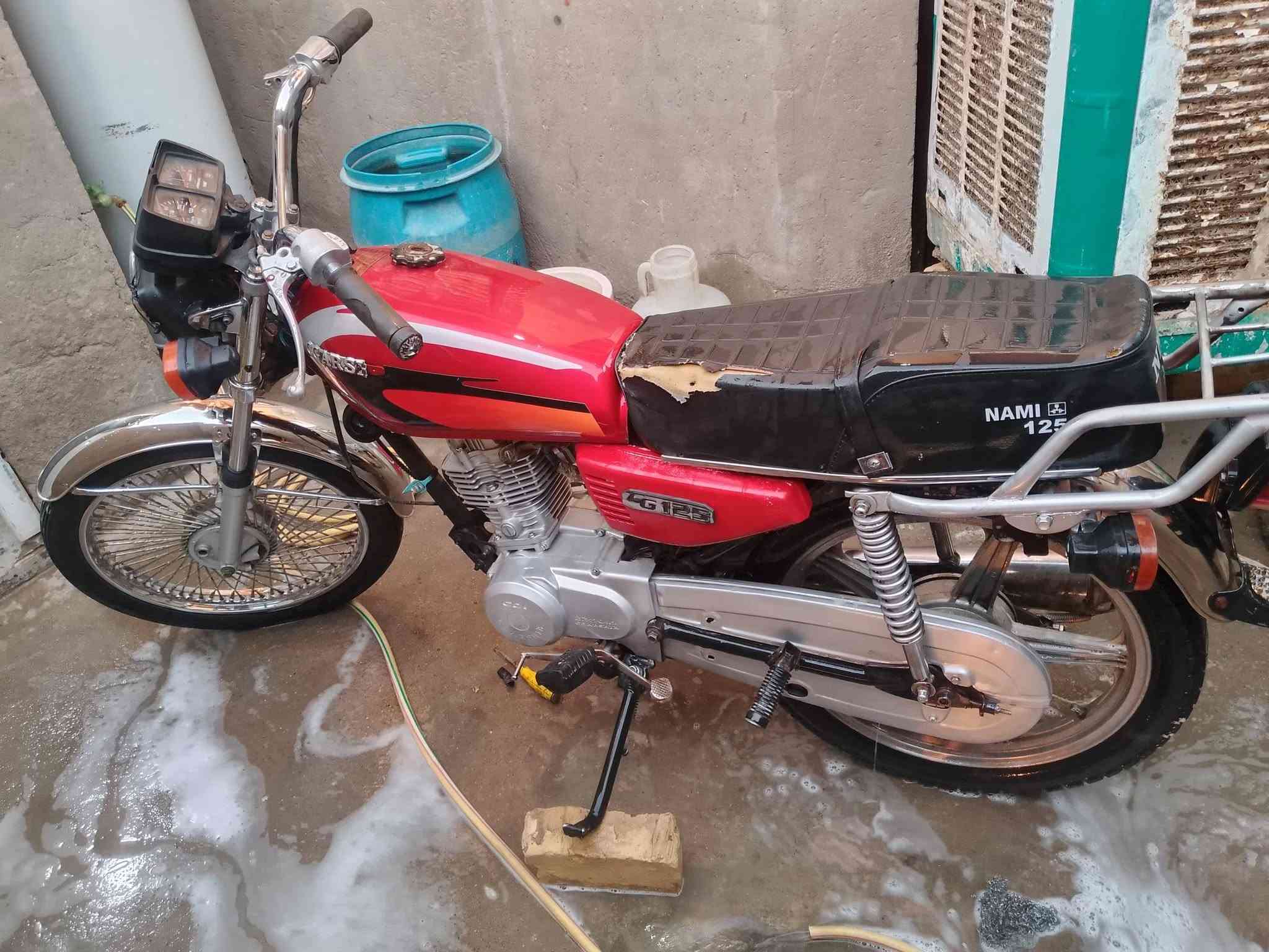 بالله دراجات للبيع السوده تايكر سونك مديل 24 وراق خمسه سكنر لسعر 425 وبيه مجال حك الحمره ارشه وراق صليات موسكنر صليات جاهزه  مكينته 22شرط خرسه لسعر425وبيه مجال شي قليل حك الجيه لشراي يتصل مامتواجد عله الخاص *********** مكان كوت زويريجات السفحه
