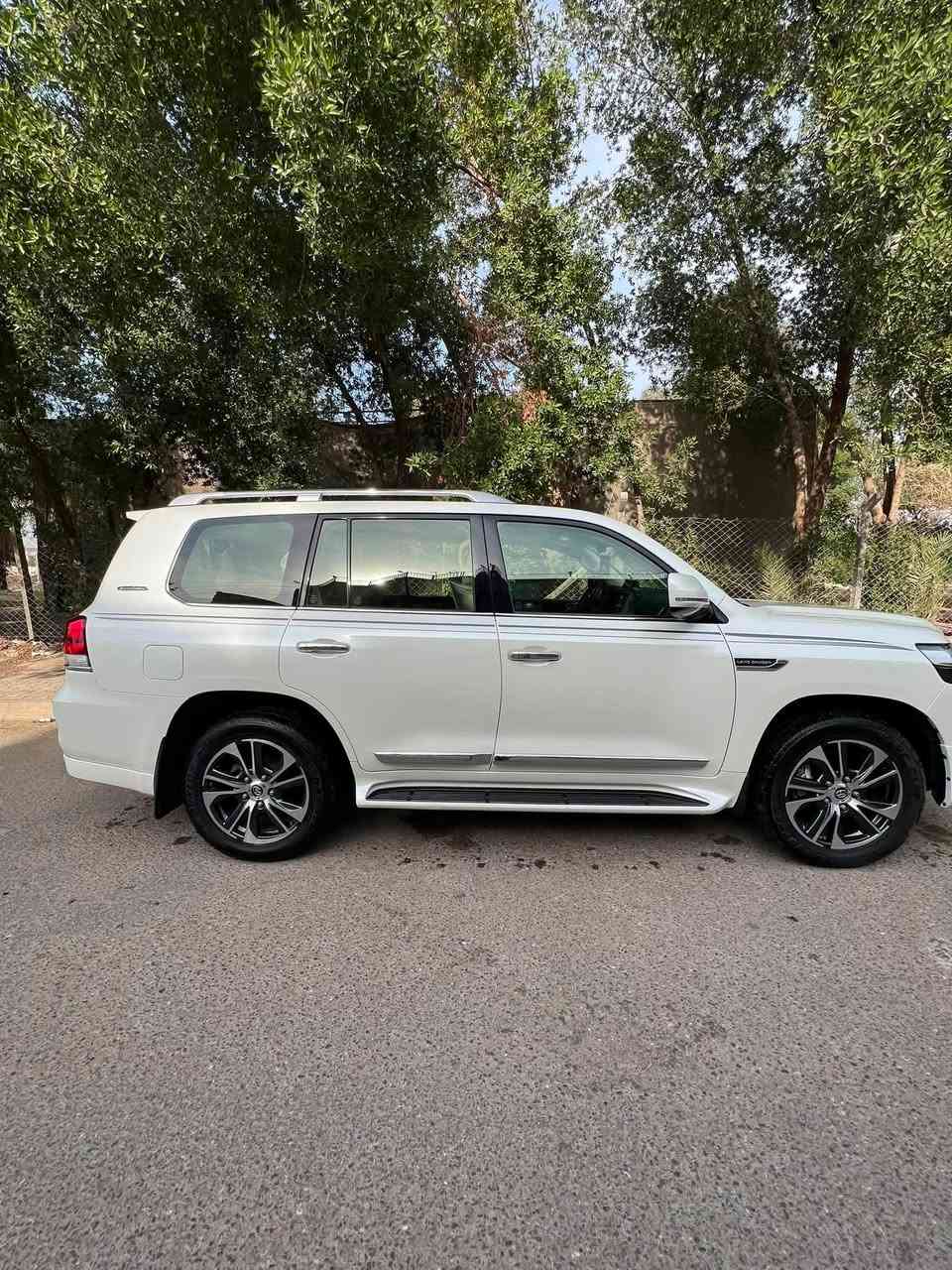 لاندكروز 2020  GXR V8  4.6
ماشية 58 الف KM فول مواصفات 
رقم اربيل السعر 525$ 
***********
