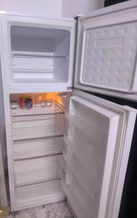 ثلاجة • للبيع