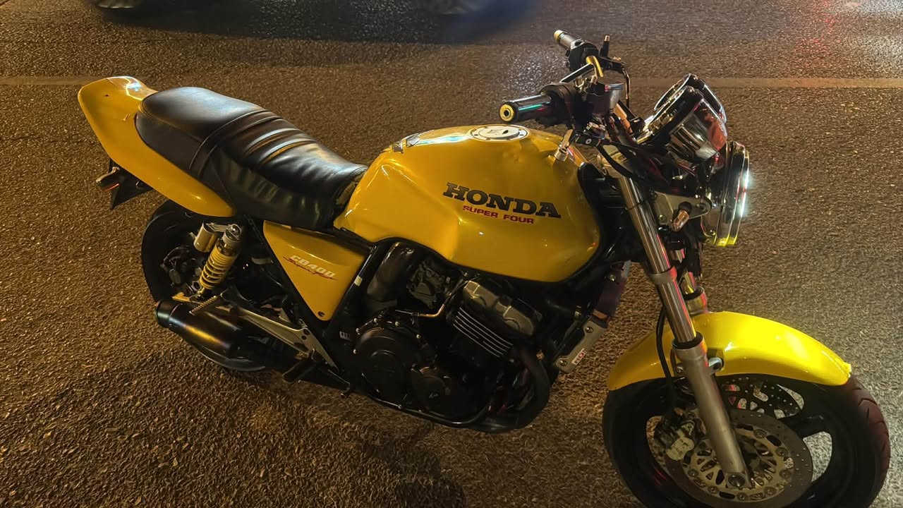 بە ناوی خوای گەورە cb400 بۆفرۆشتن هەموو گیانی بە شەرت هەموو گیانی ئیشەکات کارەبای مەزبووتە مەکینەی بێ عەیبە سەوتی تیا نیە ڕۆن و دووکەڵ سەرف بووخار بە شەرت ماڵی دۆستە هەرزانترین سعر💛💛✅
شووێن سلێمانی ***********💛✅
