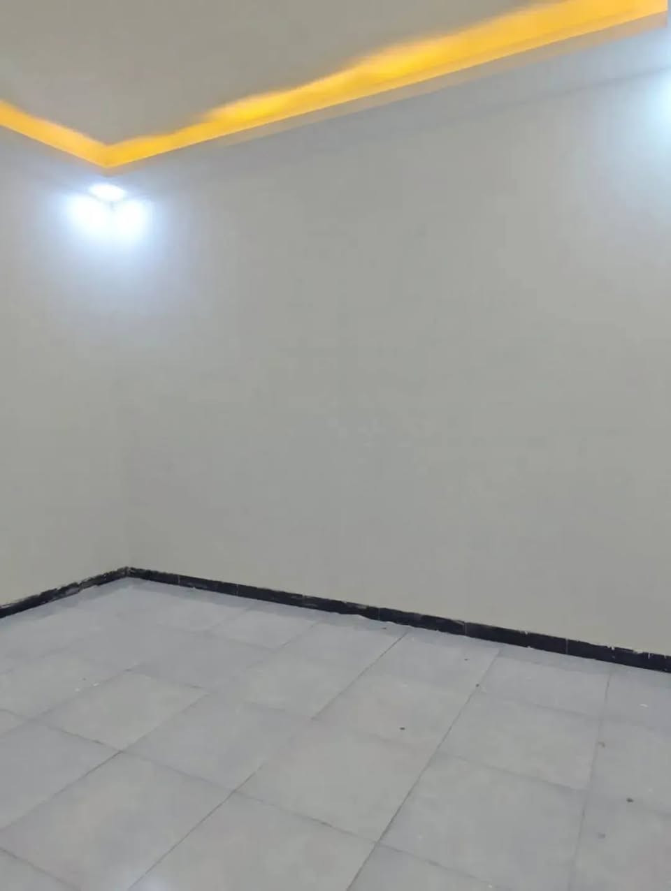 دار للبيع المساحه 100 متر طابقين صب كونكريت درجه اولى
غرف 3 استقبال صاله عدد 2 مطبخ صحيات 
حي ميسان قطاع 22 قرب شارع الكيات 
السعر 155 مليون 
مكتب الفحام 🌹 واتساب ***********
