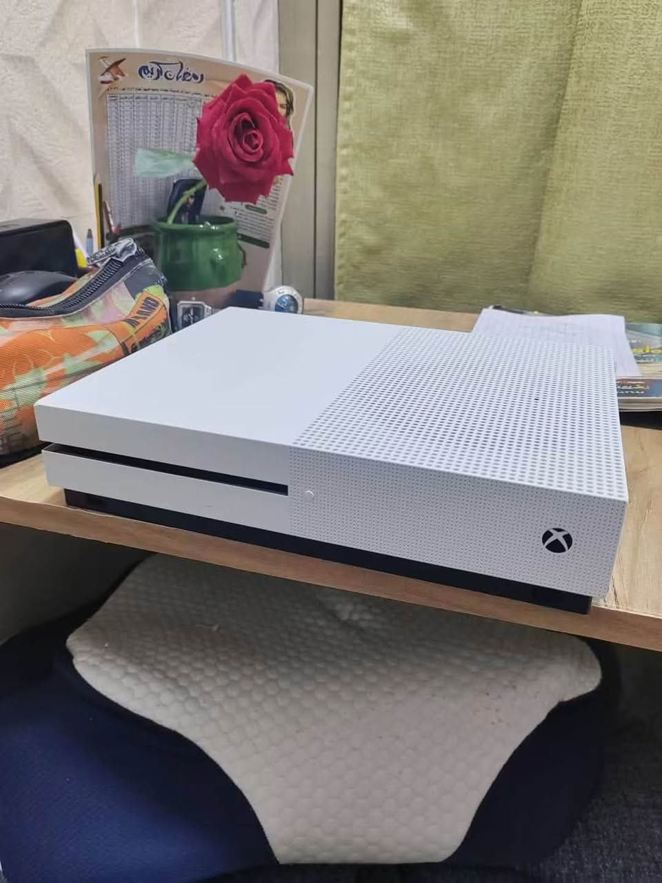سلام عليكم Xbox One S الأبيض 🎮، جهاز نضيف ممفتوح 
ولا داخل تصليح بـ 140 بغداد البلديات ***********

نص مكتوب في الصور:
- اون لاين جديد جهاز نص لصدر ***********