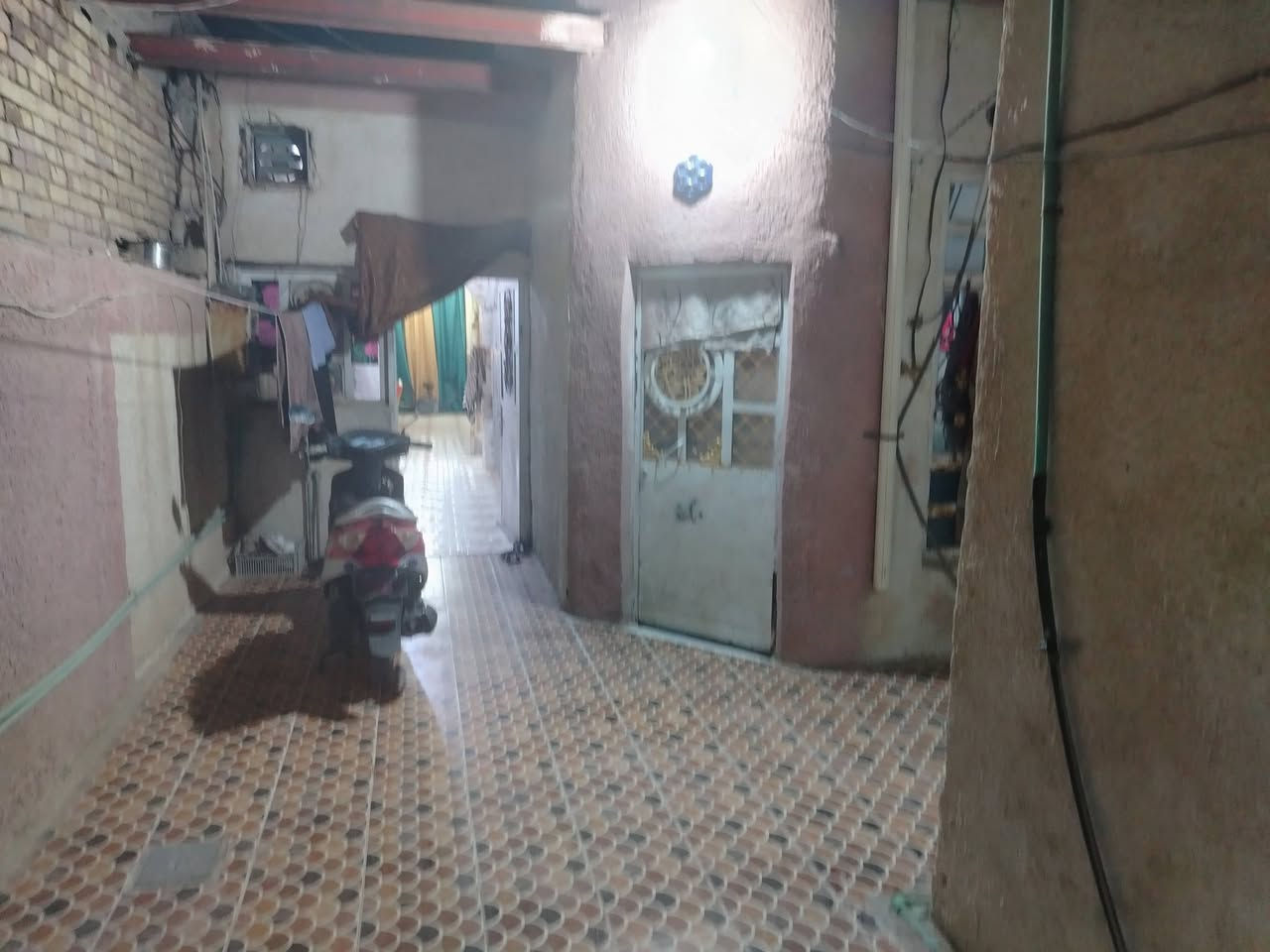 للبيع مساحة 130 غرفة وصالة ومطبخ واستقبال وصحيات ***********
