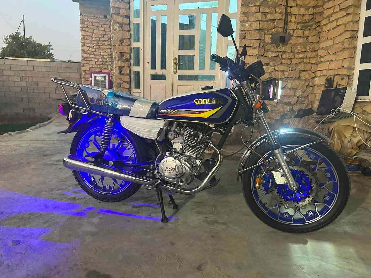 دراجة إيراني موديل 25محرك 200cc
بعدها على وضع الشركة ماشية 9000بس

كفاله عامة بعدها زيرو 

سعر 825وبيها مجال

لتواصل ***********
