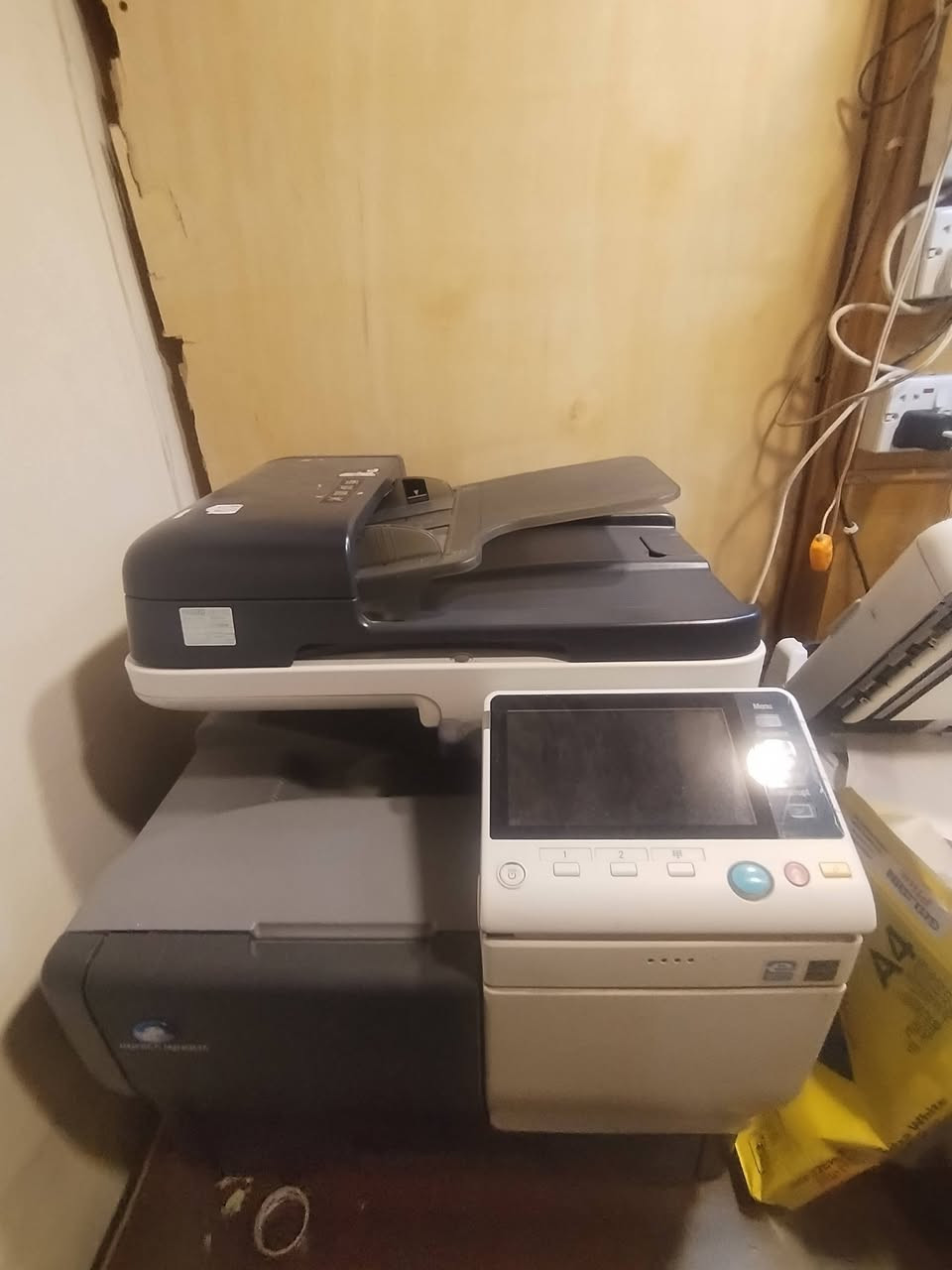 للبيع
طابعه مستعمله bizhub_c3350 ملون
بحاله جيده + الحبار اضافيه جديده غير مستعمله
العنوان - البياع شرطه رابعه
الهاتف - ***********
