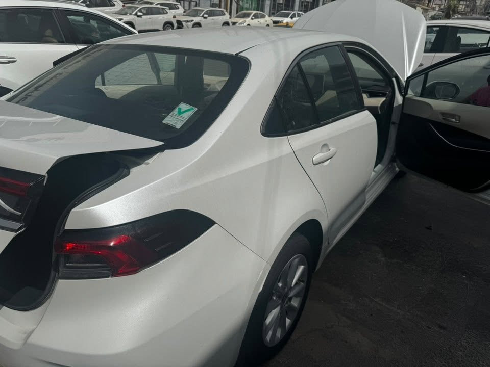 🚘 للبيع — تويوتا كورولا 2022
🔥 للبيع تويوتا كورولا موديل 2022
سيارة نظيفة ومستخدمة شخصي، بحالة ممتازة 
🔹 الموديل: Toyota Corolla 2022
🔹 الفئة:GLI
🔹 المحرك: 1.8
🔹 العداد:88 الف
🔹 الوارد:خليجي ساز رقم شمالي بأسمي 
🔹 اللون:ابيض
🔹 الحالة: شخط واحد موضح في صورة
🔹 السيارة جاهزة للفحص  عندي تقرير لهااا
💰 **السعر:165   قابل للتفاوض 
📍 الموقع: بغداد 
📞 للتواصل:***********
