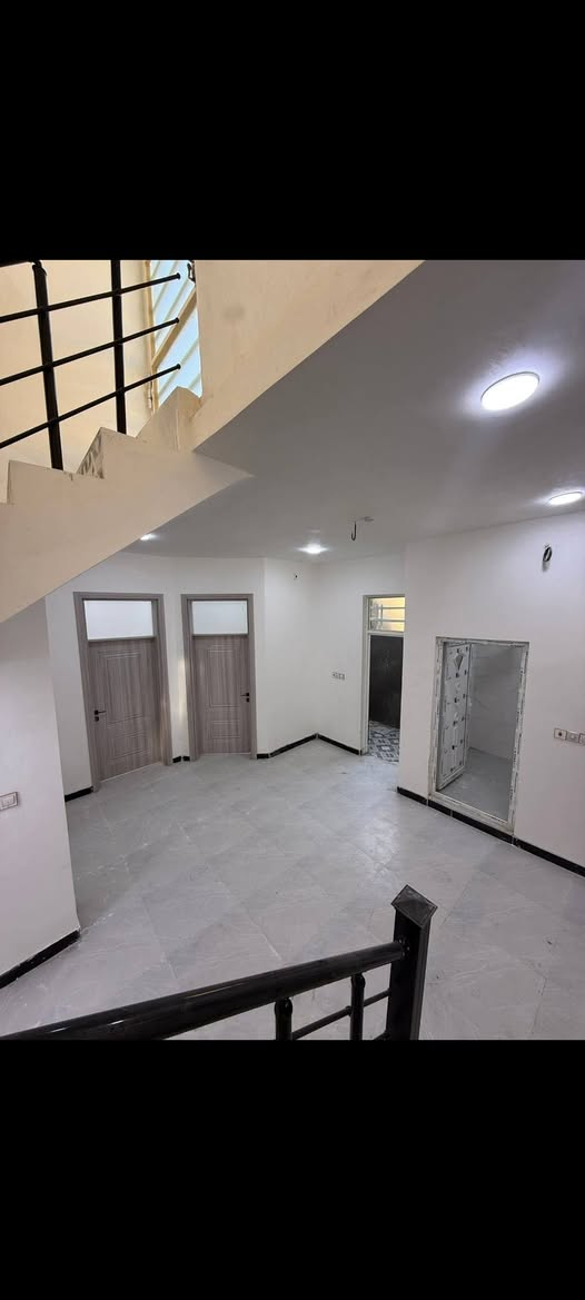 🏠 بيت للبيع /حولي الخصيمه عرصات حيدر ابن حجي هندي  - الديوانية
📐📐 المساحة: 135 م²
🛠️ بناء حديث 

بناء درجه اولى يتكون من استقبال_مطبخ_صاله_غرفتين صحيات_ 
بيت متعوب عليه بنائه كله حديث 

📞 للاستفسار: الاتصال على *********** او المراسله على الواتساب
