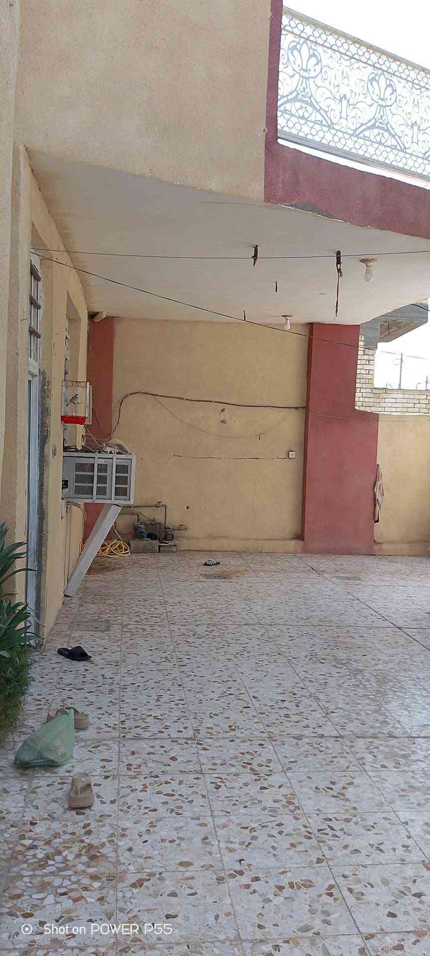 بيت طابو زراعي سند 25 تحويل مباشر بأسم المشتري
مساحه البيت بسند 265 
بوكس وصب كونكريت بناء البيت 2019
3 غرف نوم وحده منهم سويت وكبيره 
صحيات داخليه وخارجيه 
كراج سياره كبير 
ممرات داير البيت 
محل كان سابقا صالون نسائي 
مطبخ حار بارد 
ستقبال 
صاله كبيره 
البيت جاهز من كلشي الف متصرف عليه
جوره ومنطقه تترحملي عليها وربي يبارك بجميع 
مكان البيت الورديه خارج خلف معمل ابو كيره #بشارع استاذ اكرم مدلول البكري مدرس الخصوصي 
يبعد عن الشارع العام 150 متر تقريبا 
تفاصيل اكثر *********** بي وتساب 
السعر 115 وبي مجال لشراي 
صعدونا المنشور بصلاه ع محمد وال محمد

نص مكتوب في الصور:
- Shot on POWER P55
- Shot on POCO P55