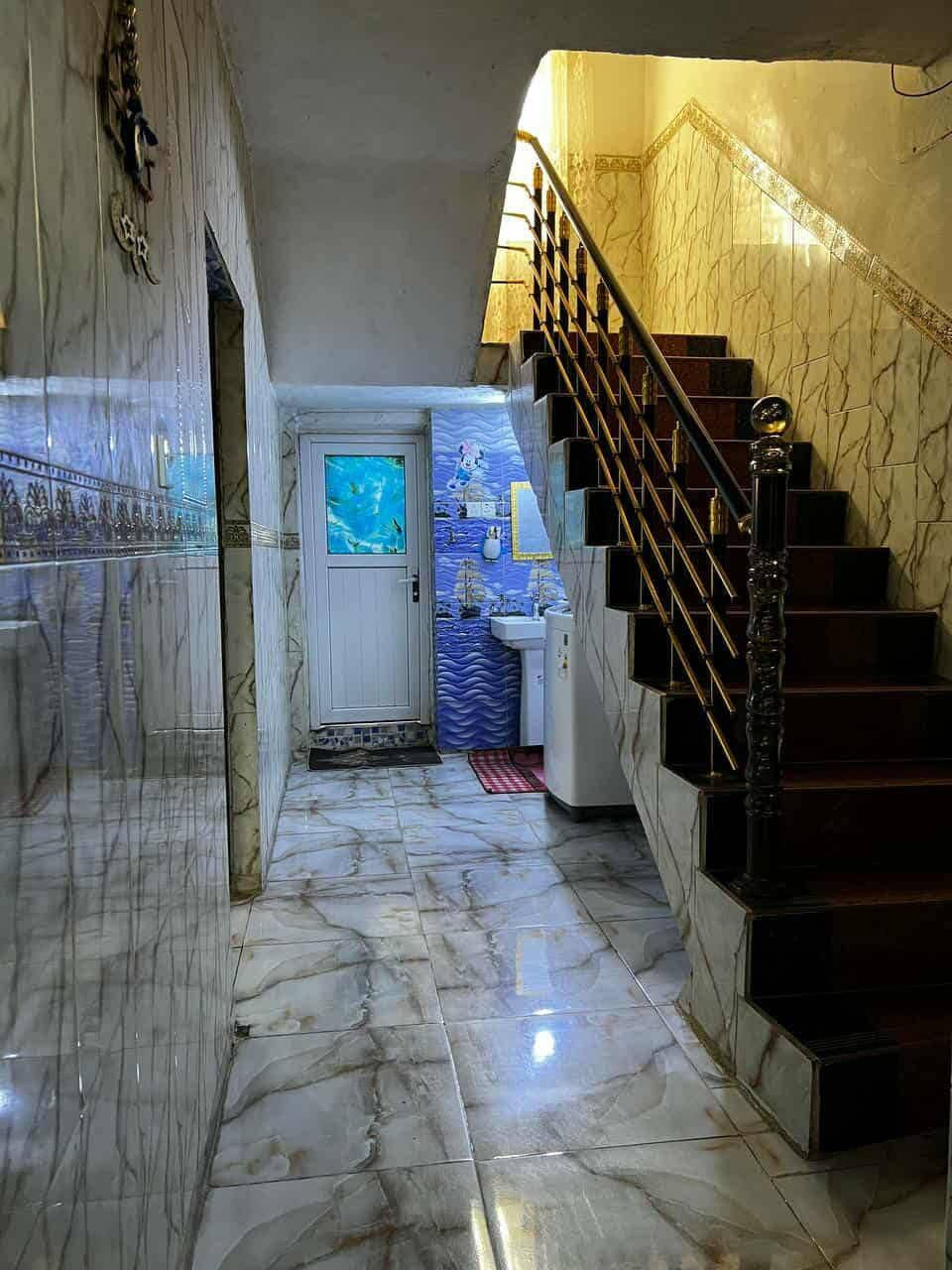 #عقار للبيع طابو صرف 
#المساحة للبيت ٢٠٠م
#العنوان واسط / الصويرة /:حي الزهور مقابيل روضة الخلد 
#التصميم  البيت طابقين  يحتوي 3 غرف نوم مطبخ حمام داخلي وخارجي استقبال وصالة طرمة
#للإستفسار الإتصال على الرقم ***********موجود واتساب او مراسلة الصفحة  
و كل الهلا بيكم و الله محييكم
