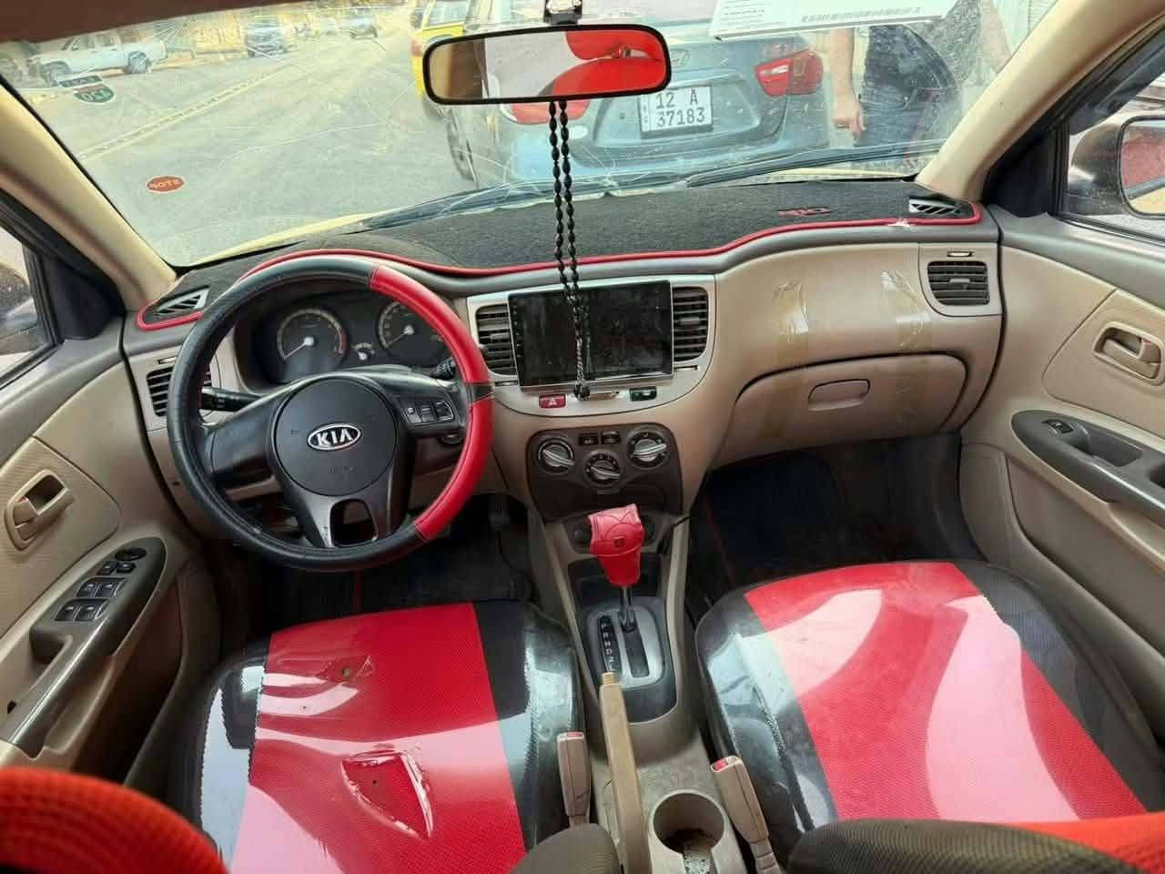 سلام عليكم كيا ريو مديل 2012  السعر ٧٣ وترهم مقدمه السياره حلوه وجاهزه مابيها نقص ضررها بيها شويه داخل يم لغد  ولايوجد معجون  بل سياره باسمي اني الشرعي تحويل مباشر ***********  
***********
