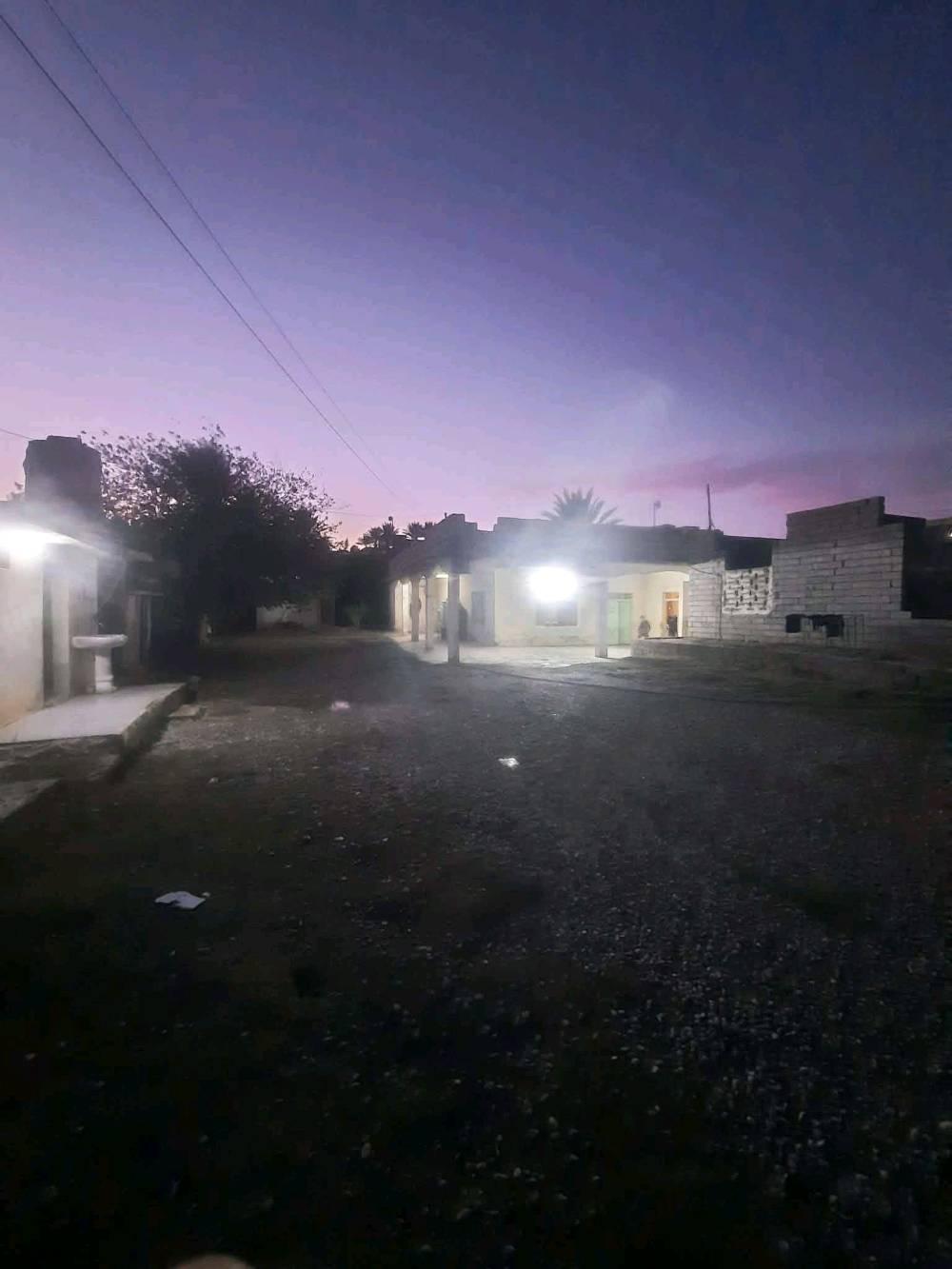 بيت للبيع الموقع) الجميله مقابيل مدرسه بلد الرافدين
متكون من 4اربع غرف نوم +ربعه هول +هيكل داخل الحوش مو كامل المساحه 900 متر سند طابو )البيت (بناء قديم )يرهم مراوس بيت من حي كطمير شارع 20حسب قناعه )السعر 95مليون وقابل لتفاوض )رجاء رجاء المو شراي لا يتصل للستفسار ***********