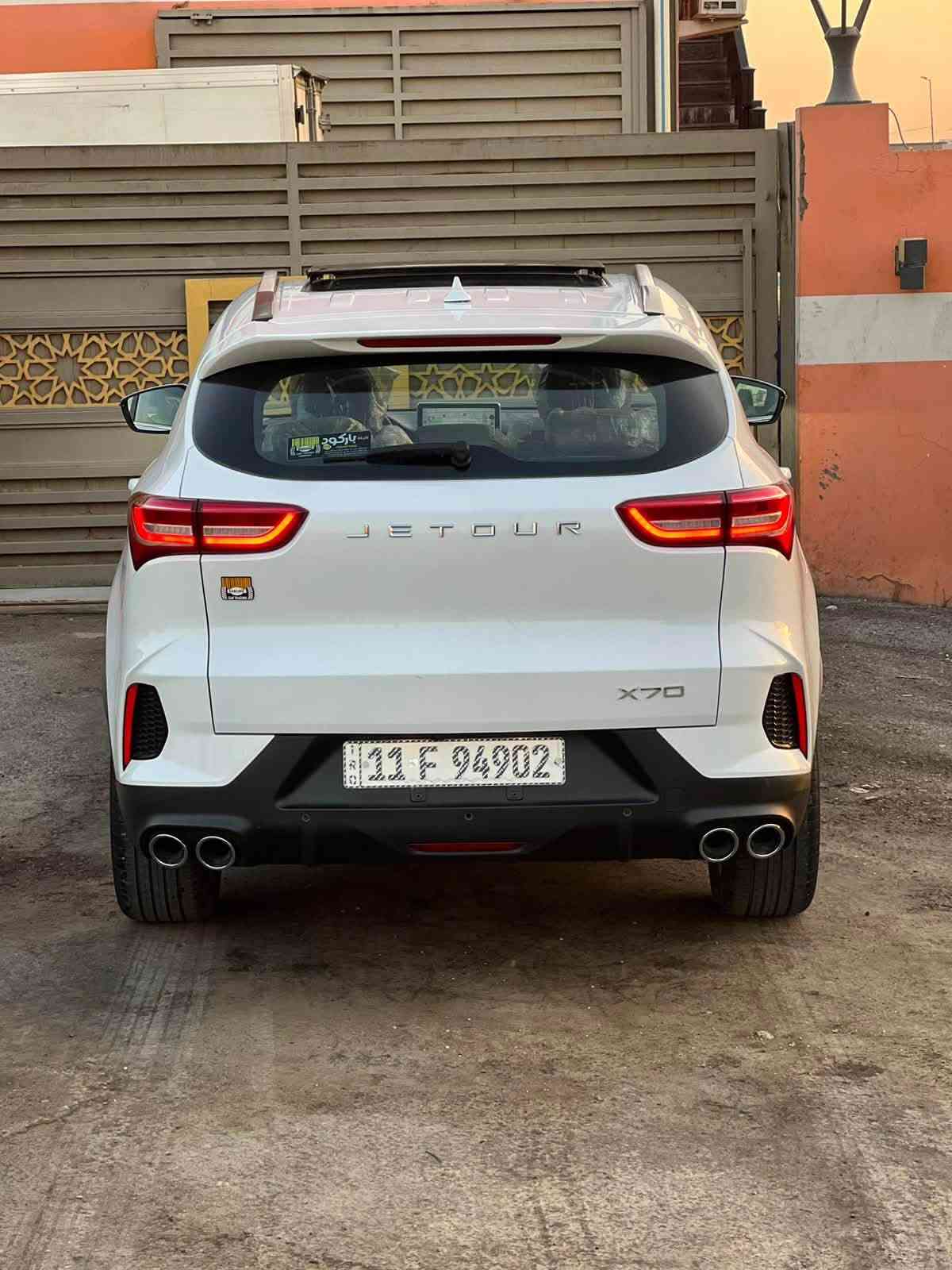 سلام عليكم جيتور x70 PLUS2026 لون ابيض سياره زيرو بعدها بريحة لشركه سياره جديده احله من لصور مكفوله كفاله عامه عدا بارد بسيط بل جاملغ لامامي 
فول مواصفات 
بانوراما + بصمه + بصمة ابواب + داخل جلد + خمس كامرات ٣٦٠ + كشن جلد + جنطه كهرباء + ٧ راكب + شاشه تجتل + هند بريك بصمه + اشاير بل مري + شاحن واير ليست + قطعتين تبريد + حساس امامي خلفي + اوتو هولد + فول تحكمات + نظام ايكو + سبورت وباقي لمواصفات 
ماشيه ١٢ كيلو 
سعر ١٥٥ وبيها مجال 
مكان السياره الكراده 
للستفسار   ***********
